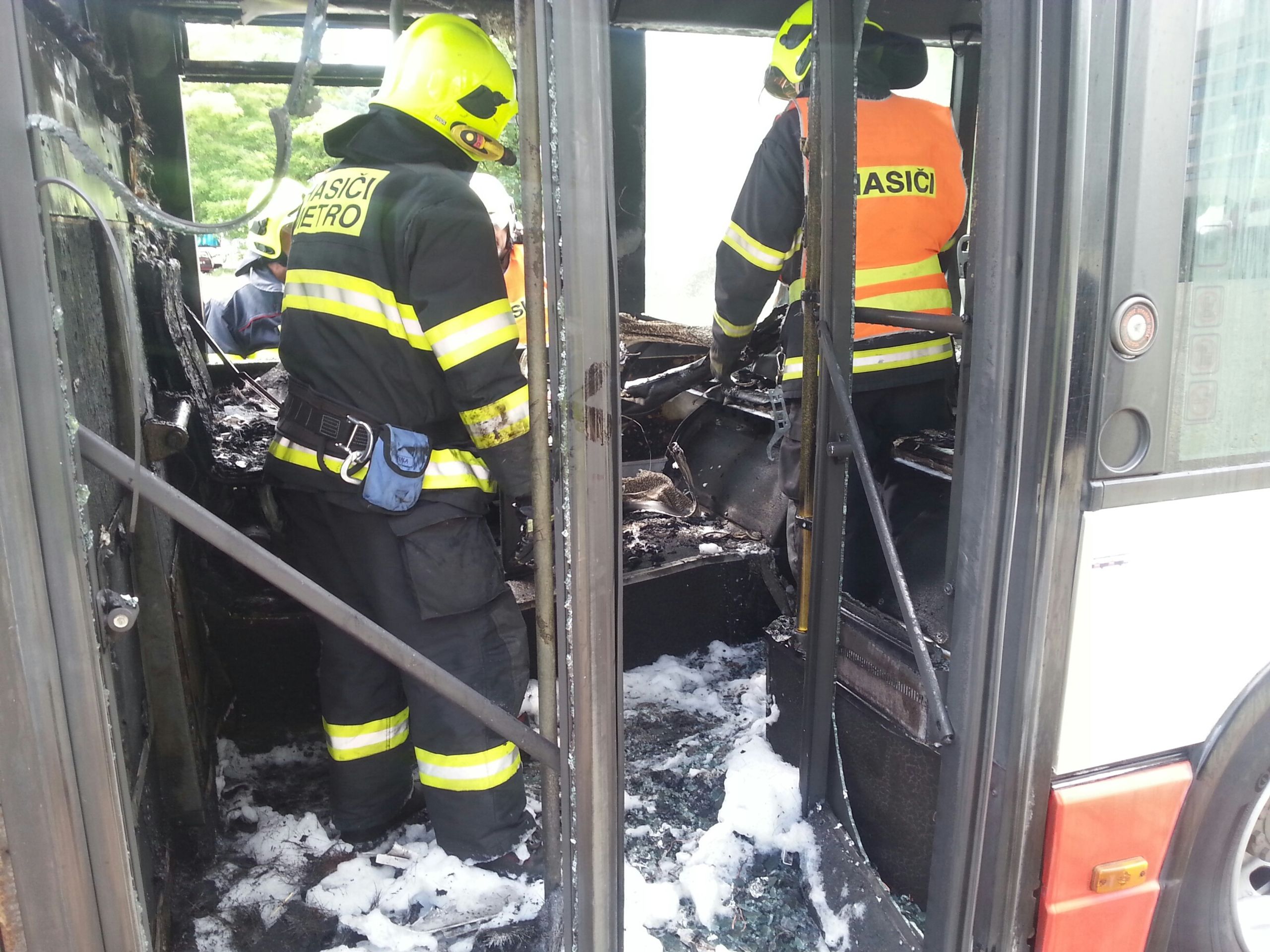 Požár autobusu na Evropské - 3 - GALERIE: Požár autobusu na Evropské (4/10)