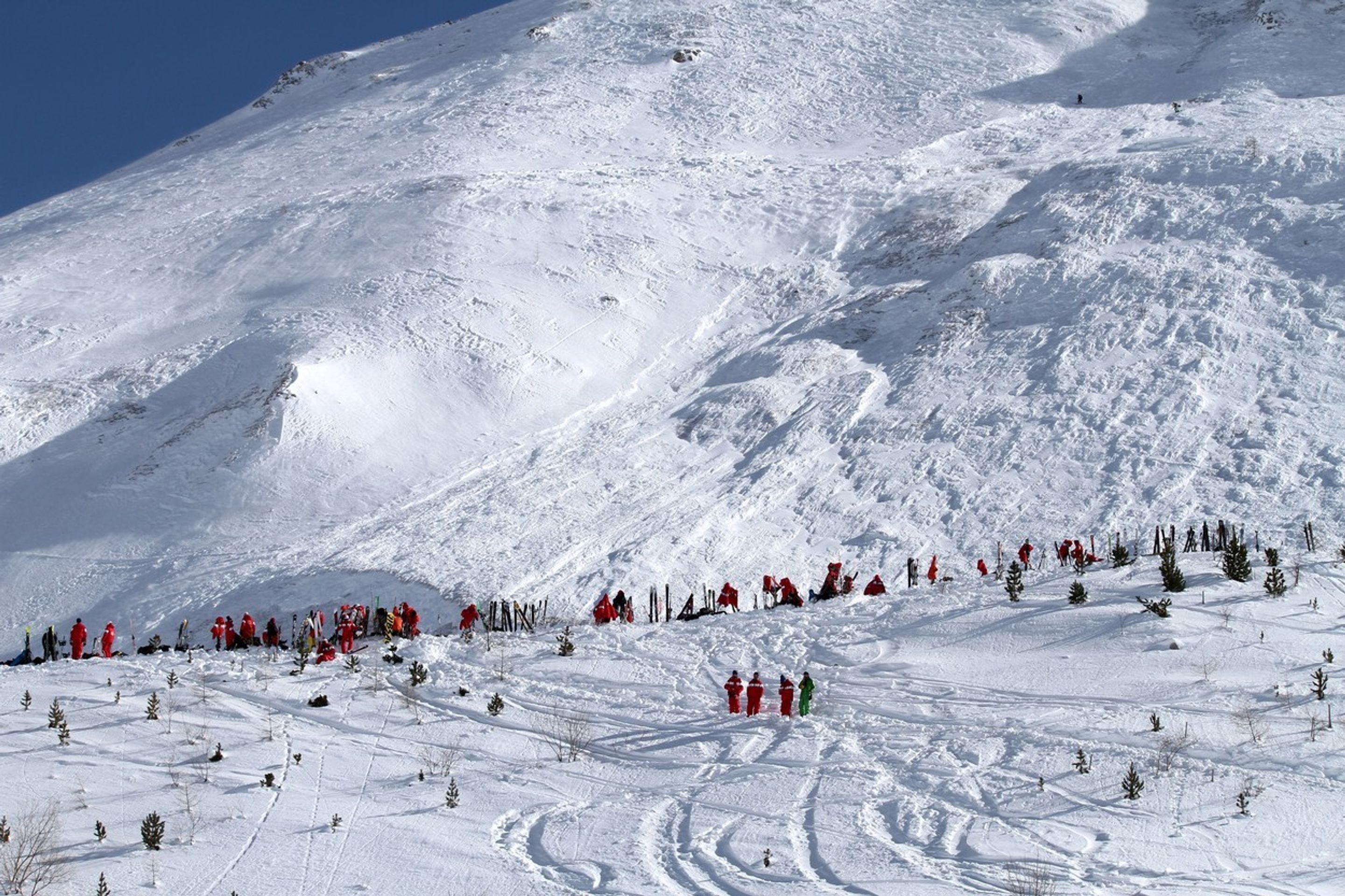 Lavina v alpském středisku Tignes - 2 - GALERIE: Lavina v alpském středisku Tignes (2/6)