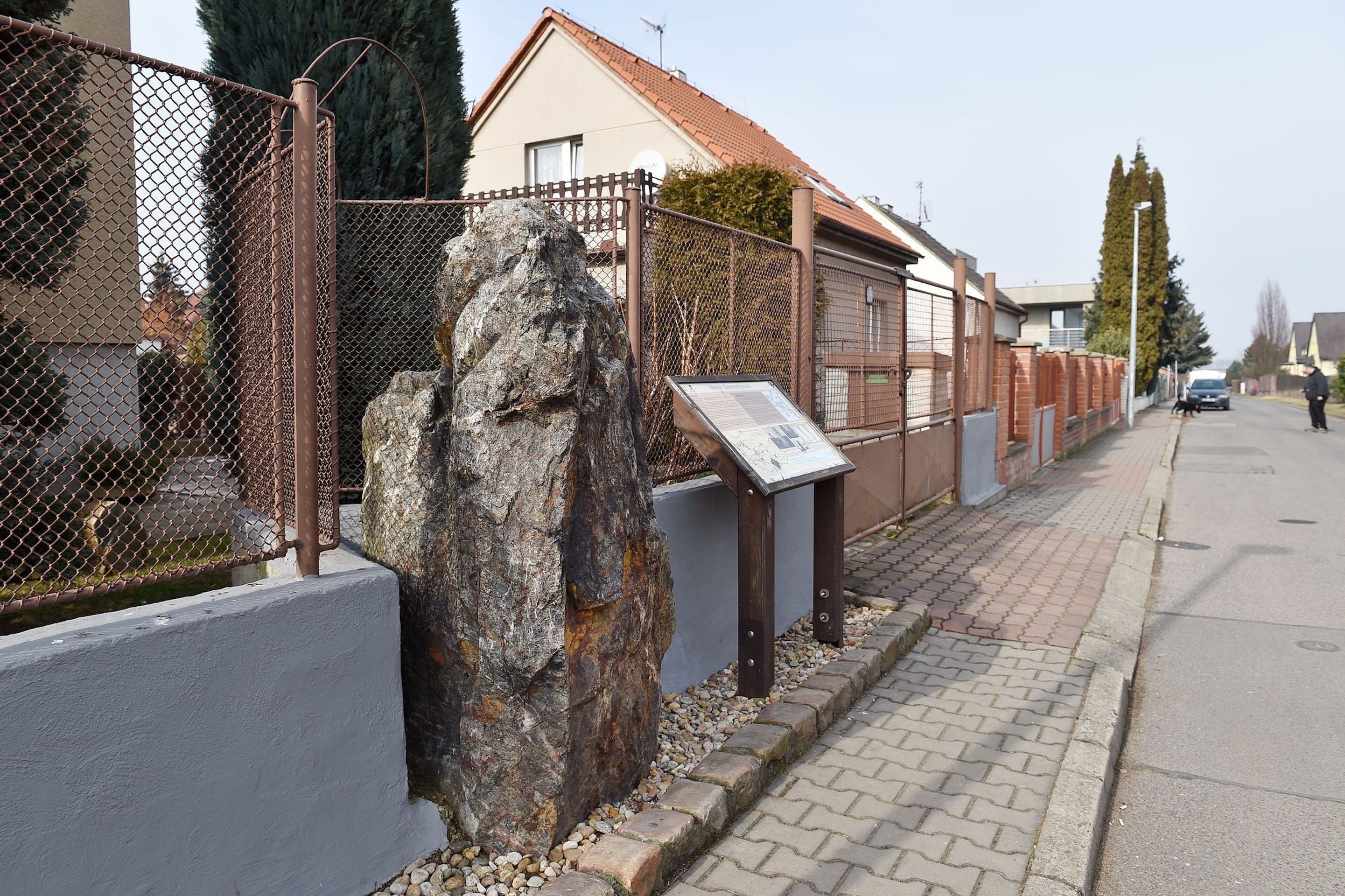 Menhir v Dolních Chabrech - 6 - GALERIE: Menhir v Dolních Chabrech (4/6)