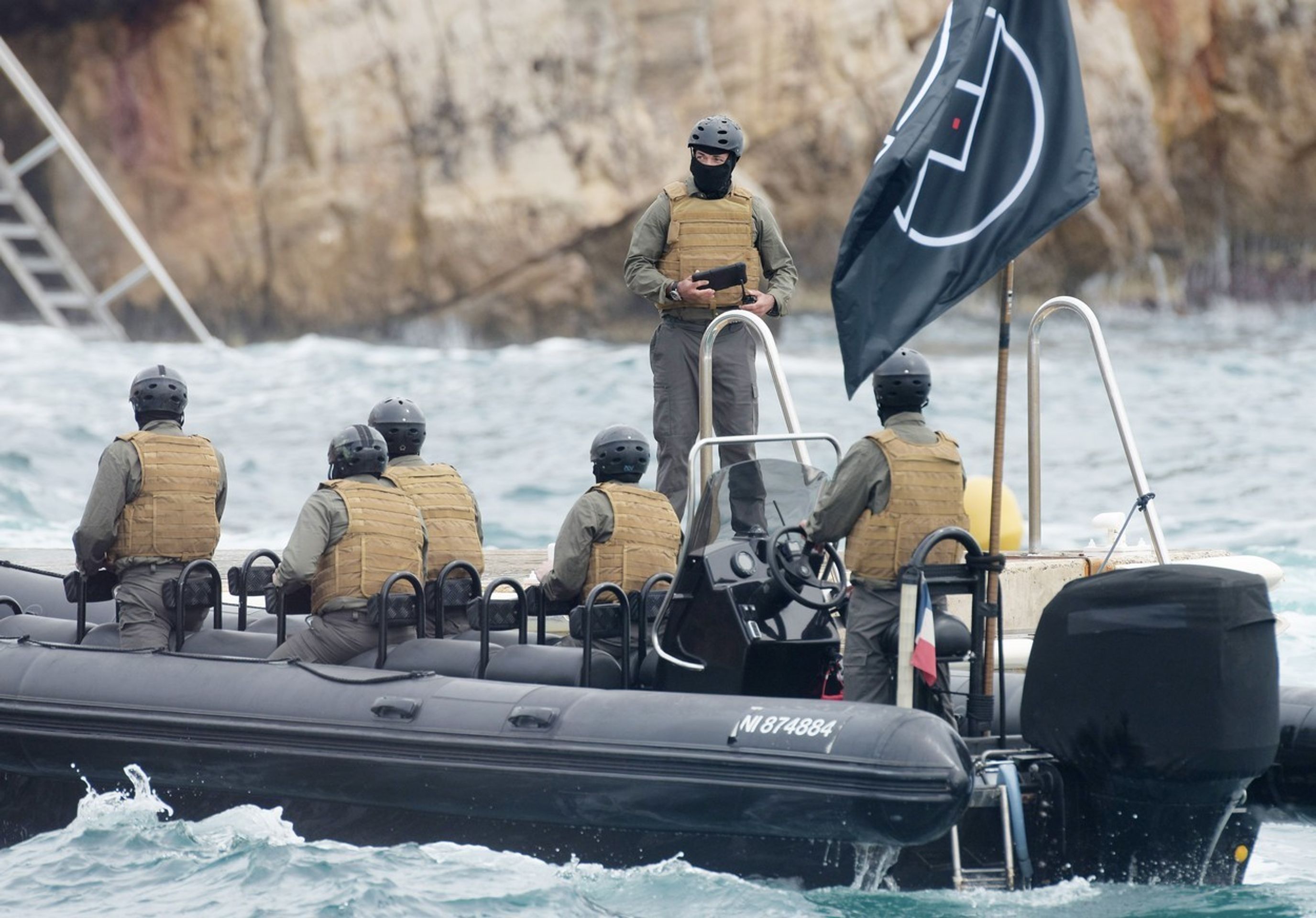 "Teroristé z ISIS" vyděsili hosty v Cannes - 4 - GALERIE: "Teroristé z ISIS" vyděsili hosty v Cannes (4/4)