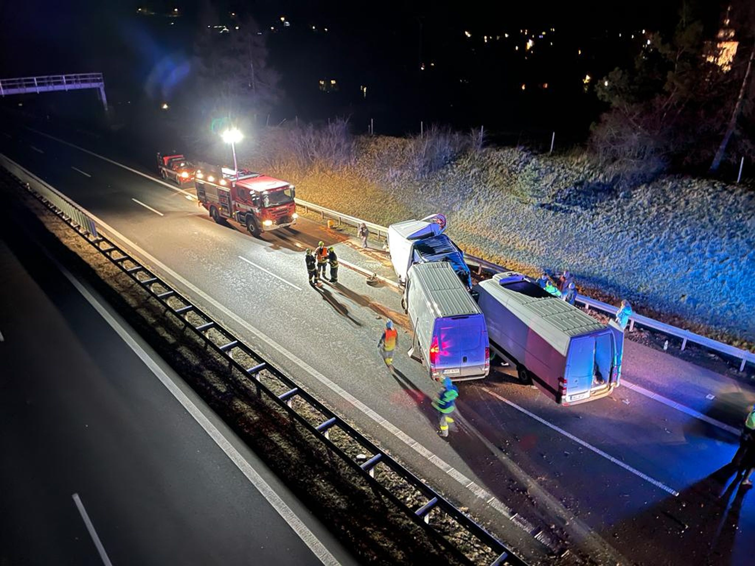 Vážná nehoda na dálnici D7 - Vážná nehoda na dálnici D7 (11/13)