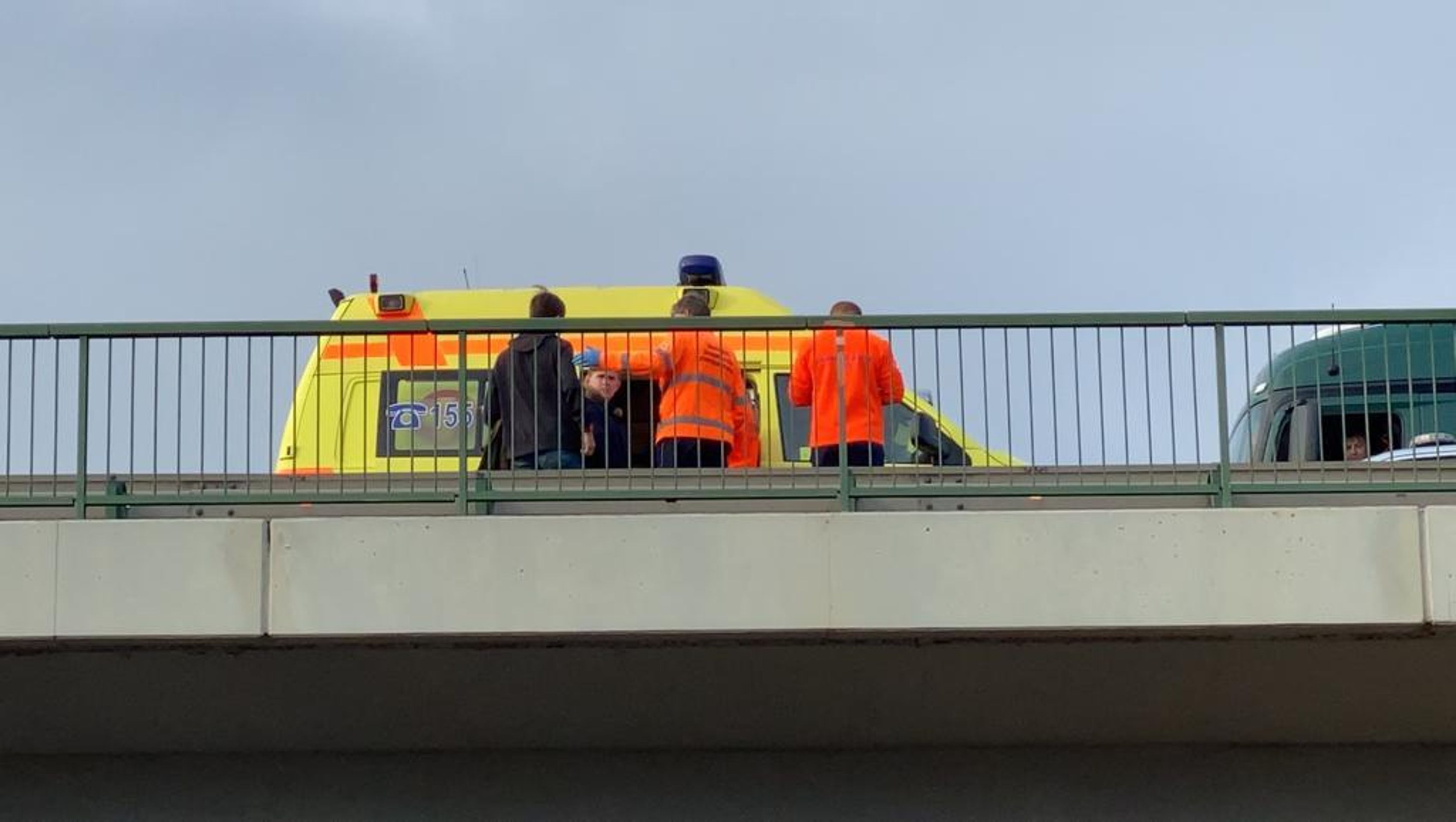 Srážka autobusu a náklaďáku u Nové Vsi - 4 - GALERIE: Srážka autobusu s náklaďákem na Mělnicku (6/9)