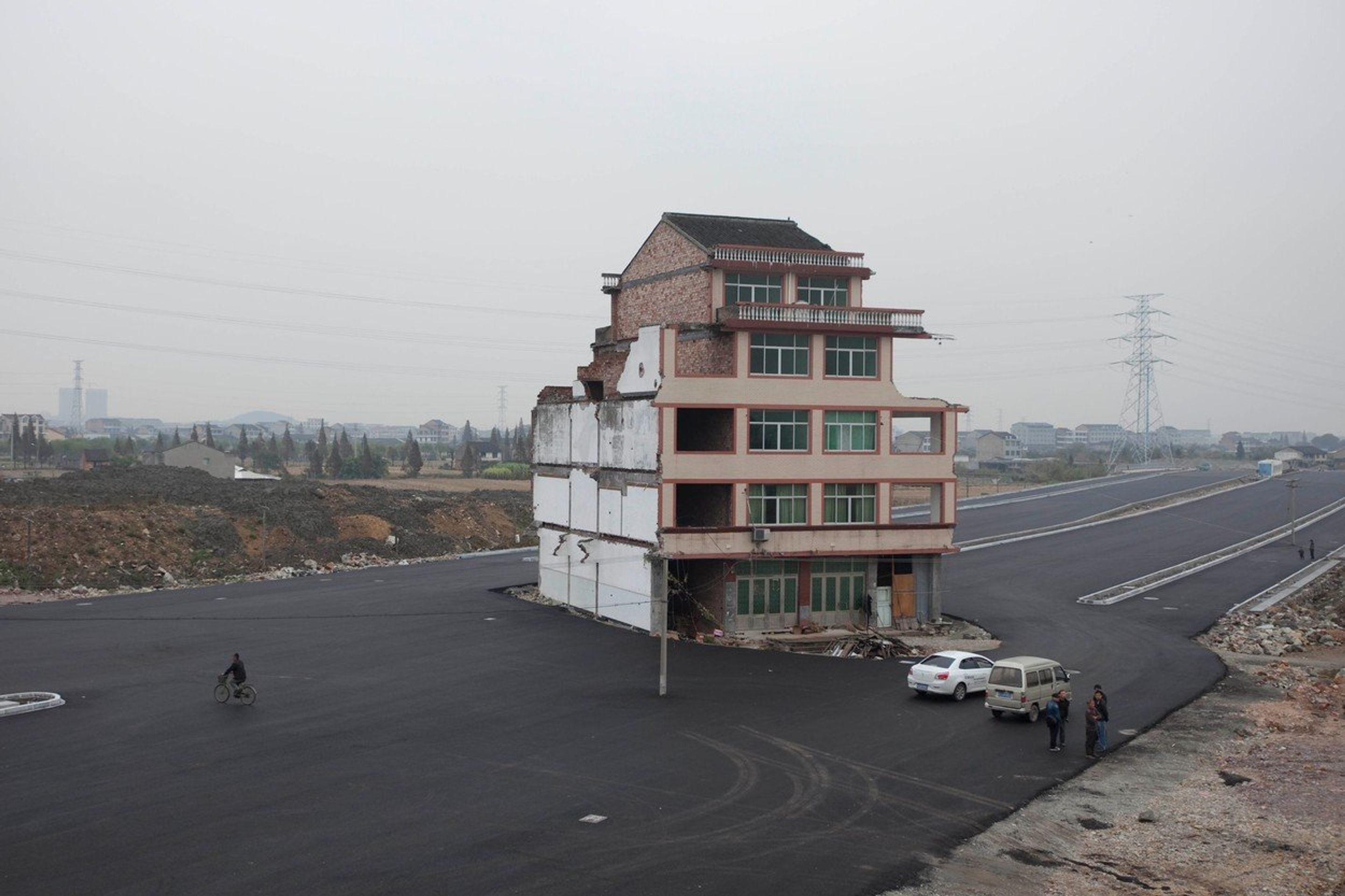 Domy, které odmítli prodat jejich majitelé - Provincie Zhejiang, Čína - GALERIE: Domy, které odmítli prodat jejich majitelé (1/8)