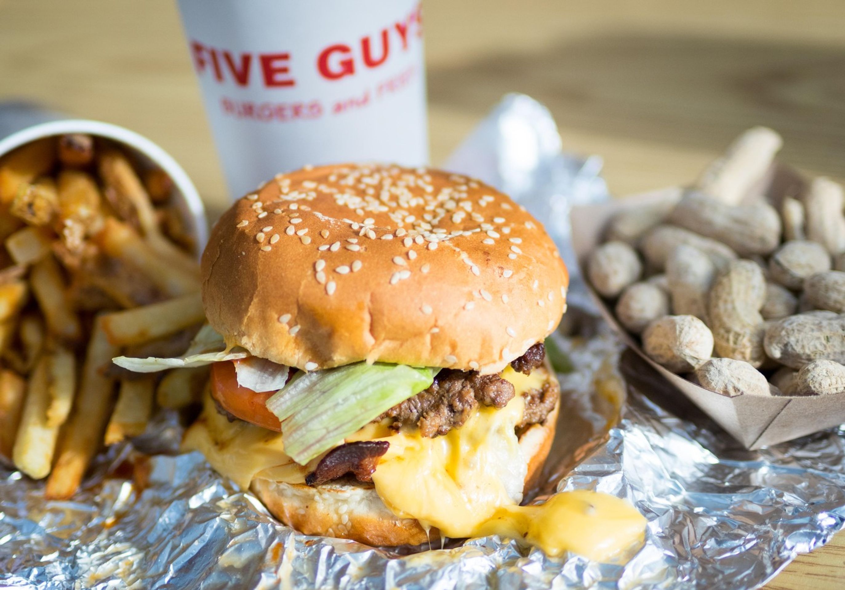 Five Guys cheeseburger - Nové značky vezmou Česko útokem (4/6)