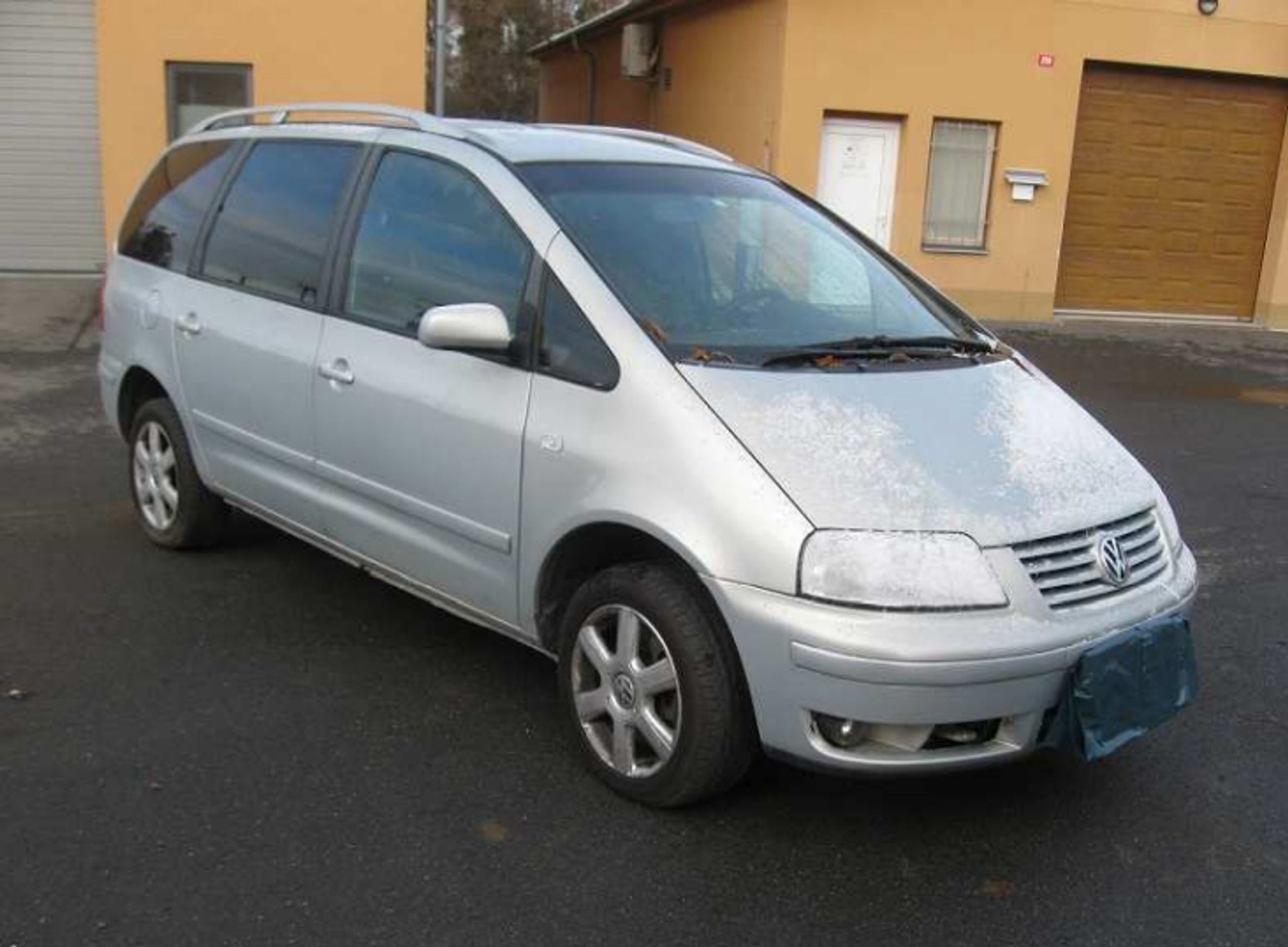 Dražba - VW Sharan (nafta), Vyvolávací cena: 30.000,- - GALERIE: Dražba motorových vozidel (35/51)