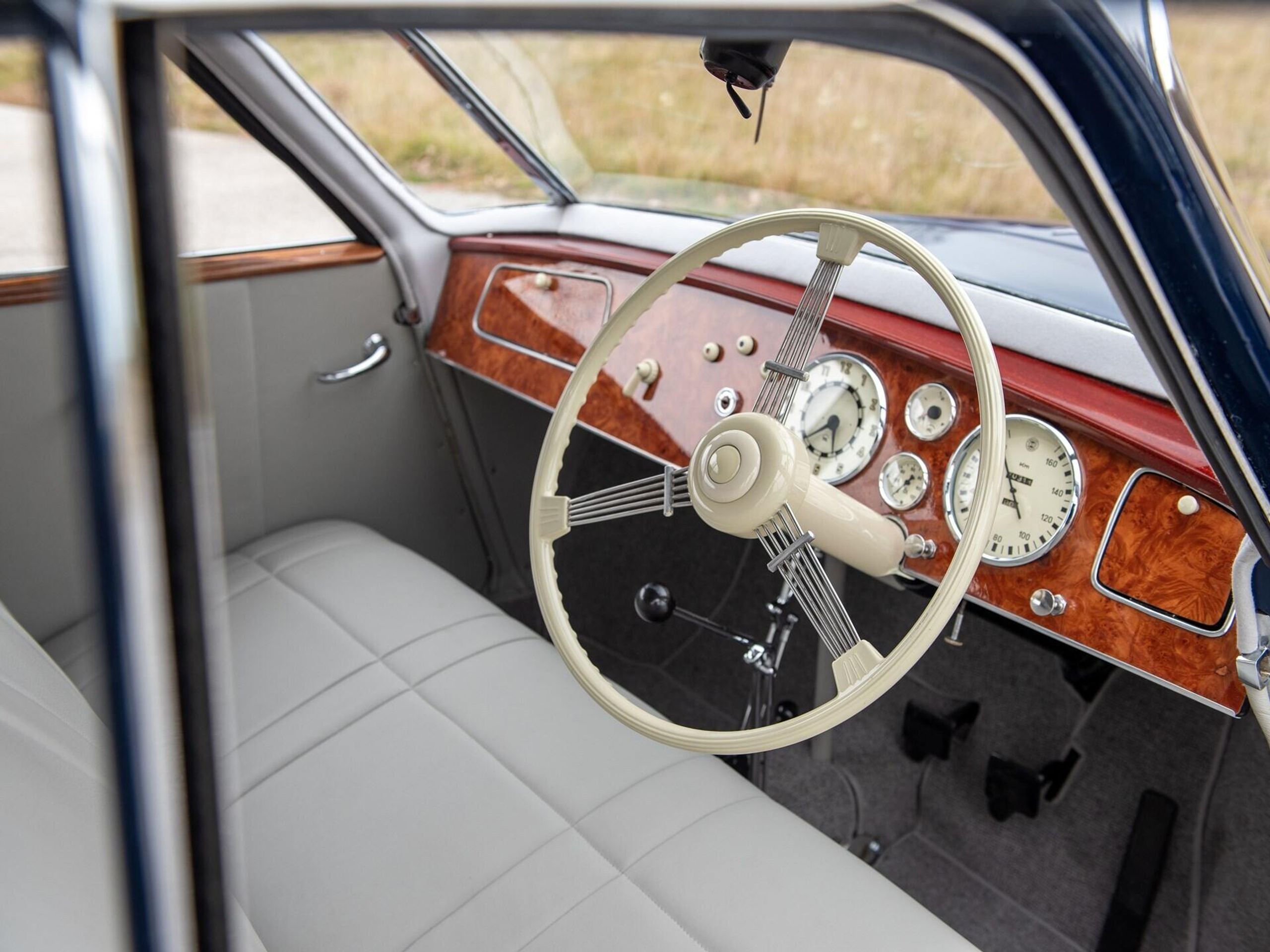 Unikátní Tatra 77 z roku 1934 - Unikátní Tatra 77 se prodala za 8,5 milionu korun (14/20)