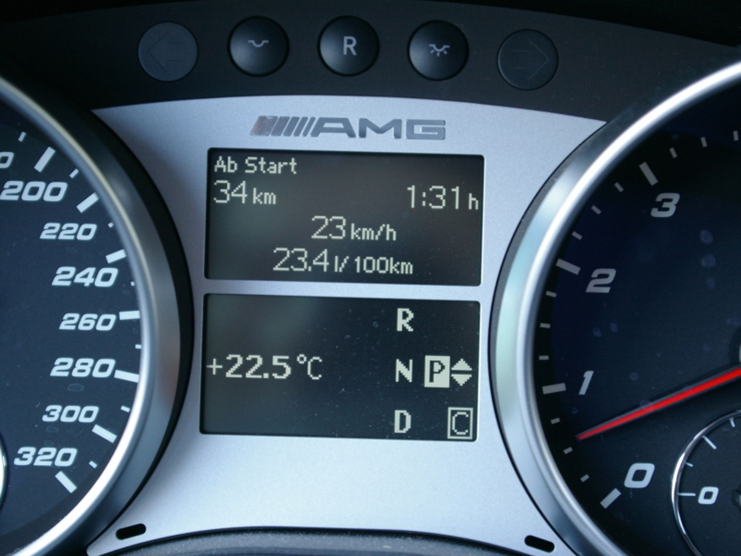Mercedes-Benz ML 63 AMG - GALERIE Mercedes ML 63 AMG (8/8)