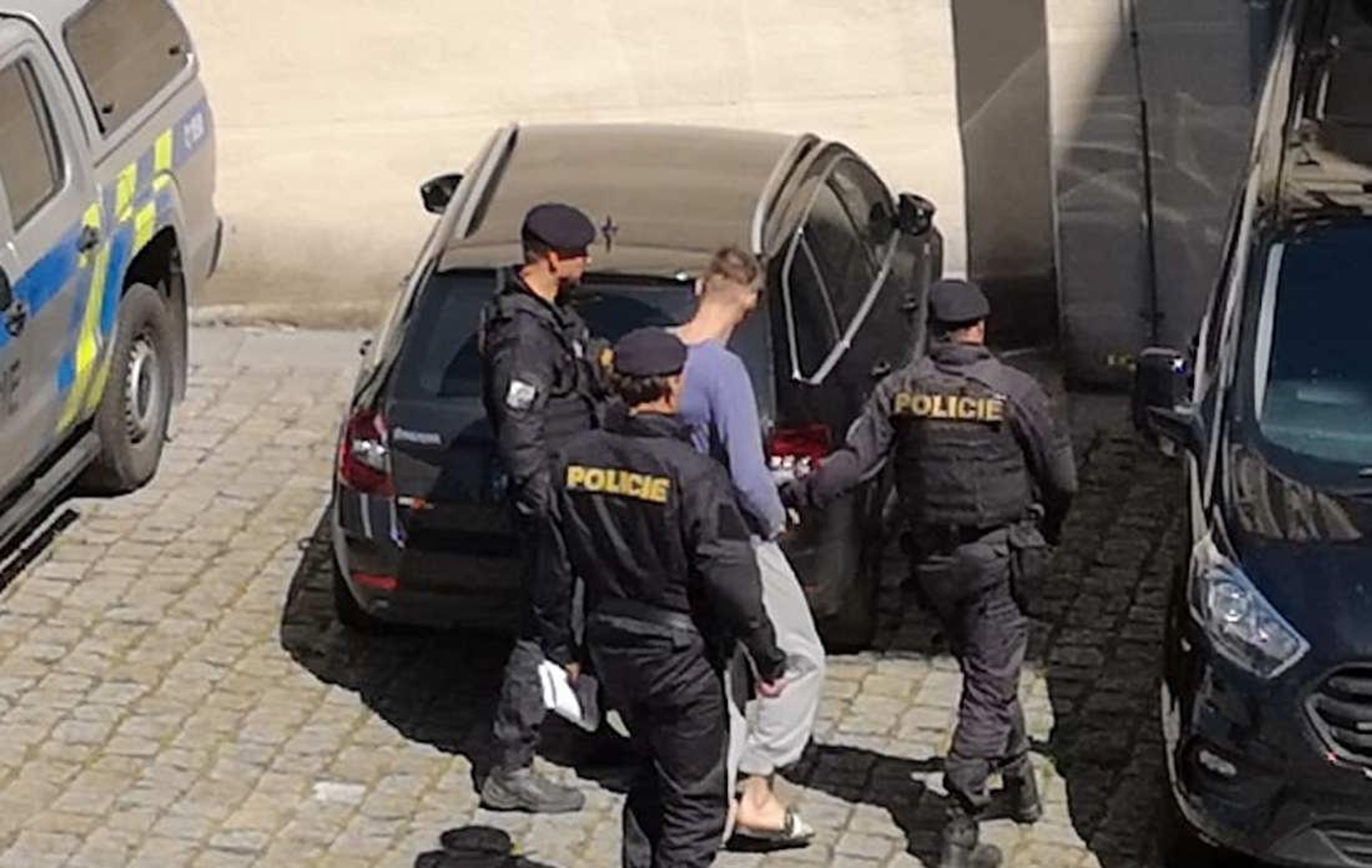 Policejní eskorta přivezla obviněného Viktora Veselovského k soudu, 11. 8. 2023 (3) - Odsouzený Viktor Veselovskyj (4/11)