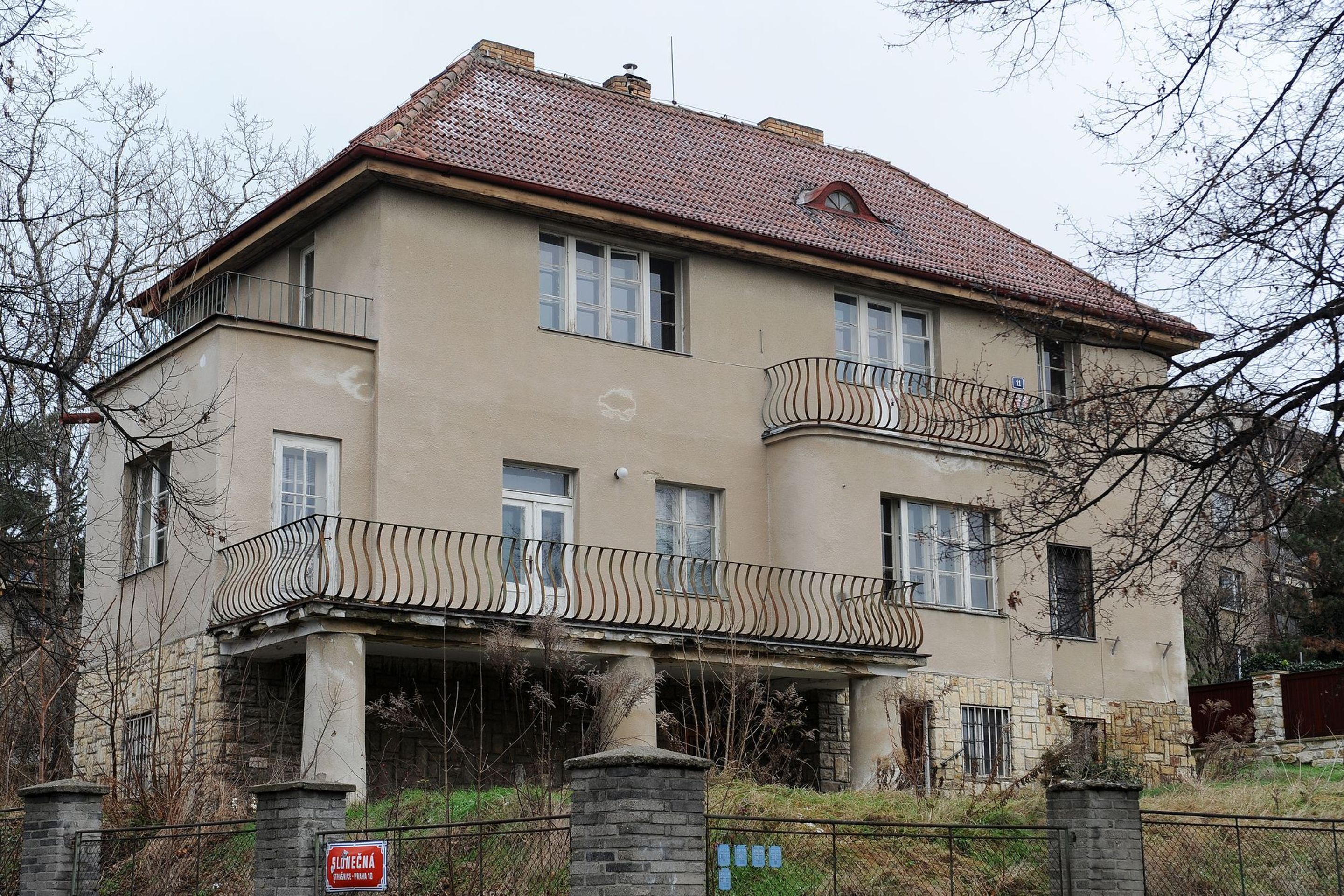 Vratislav Mynář - vila - 1 - GALERIE: Majetek hradního kancléře Vratislava Mynáře (1/13)