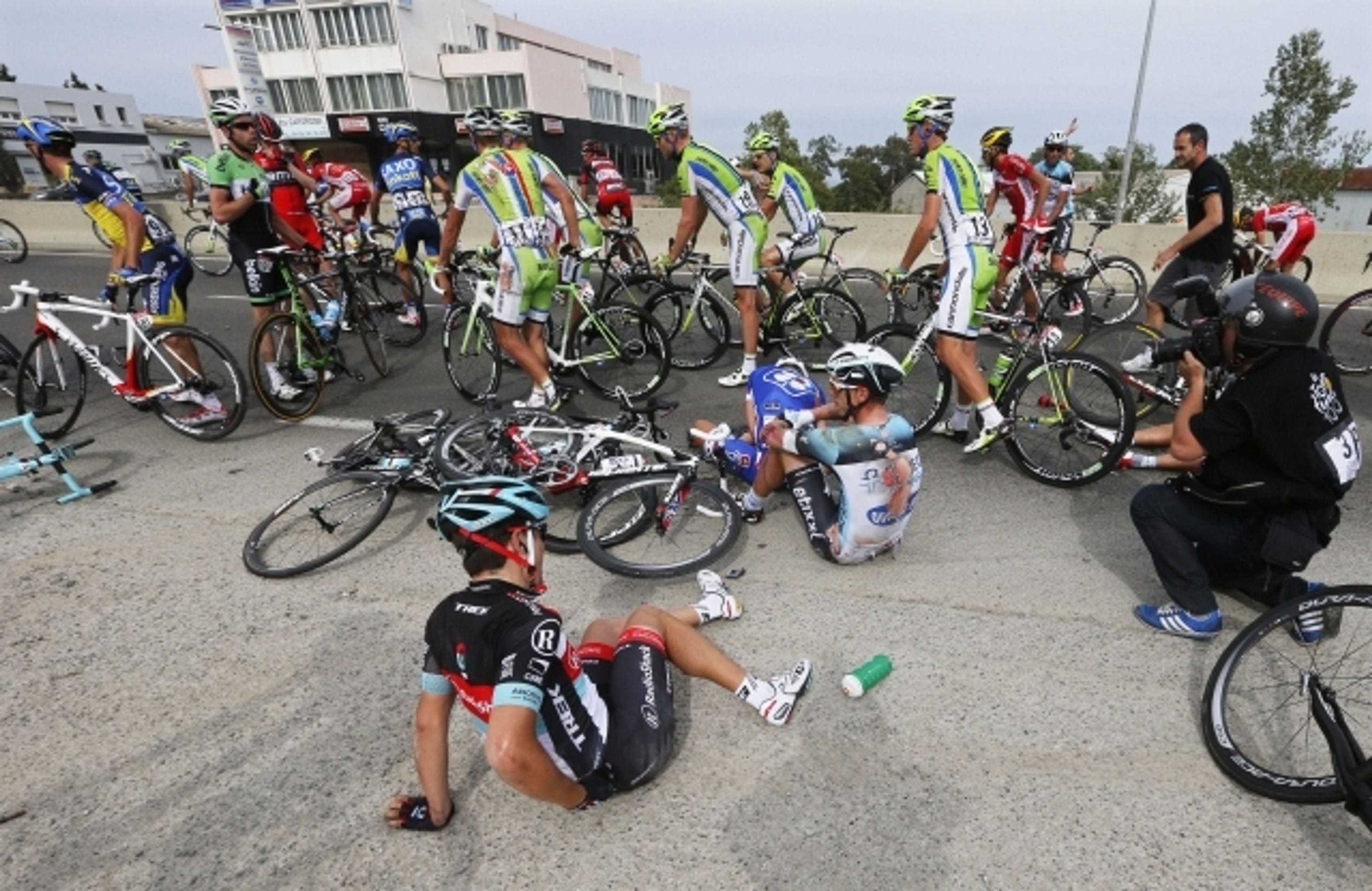 Tony Martin spadl na Tour de France - 2 - GALERIE: Tony Martin spadl na Tour de France (2/6)