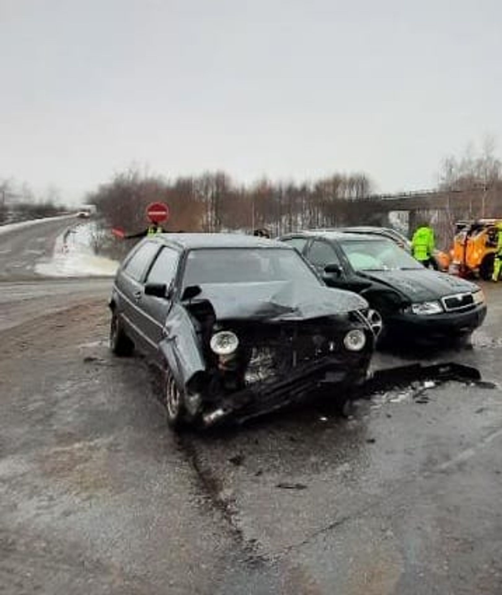 Nehoda na Vysočině - Sníh a mrznoucí déšť způsobily množství nehod (3/10)