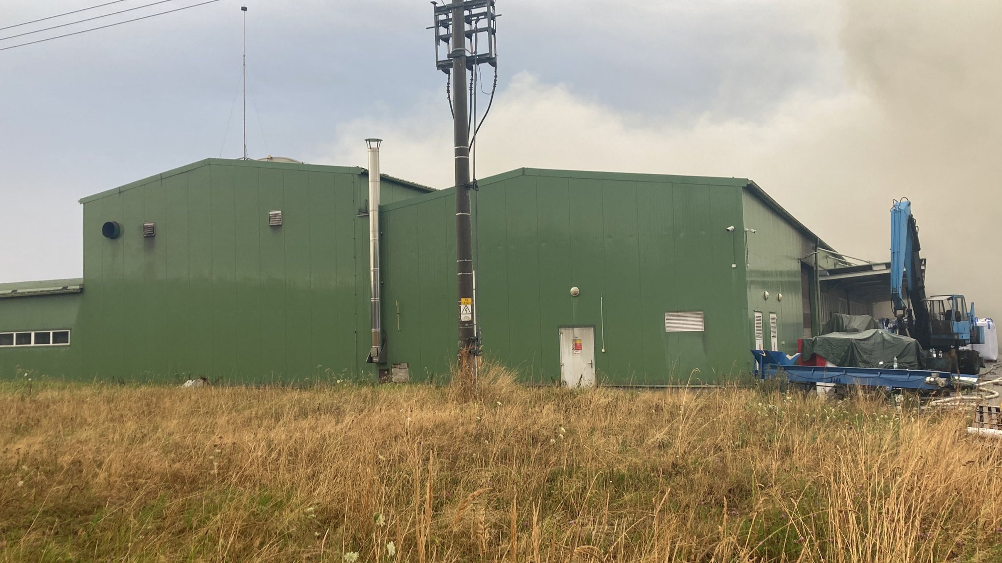 Požár firmy na recyklaci pneumatik u Borovan (2) - Požár u Borovan (9/9)