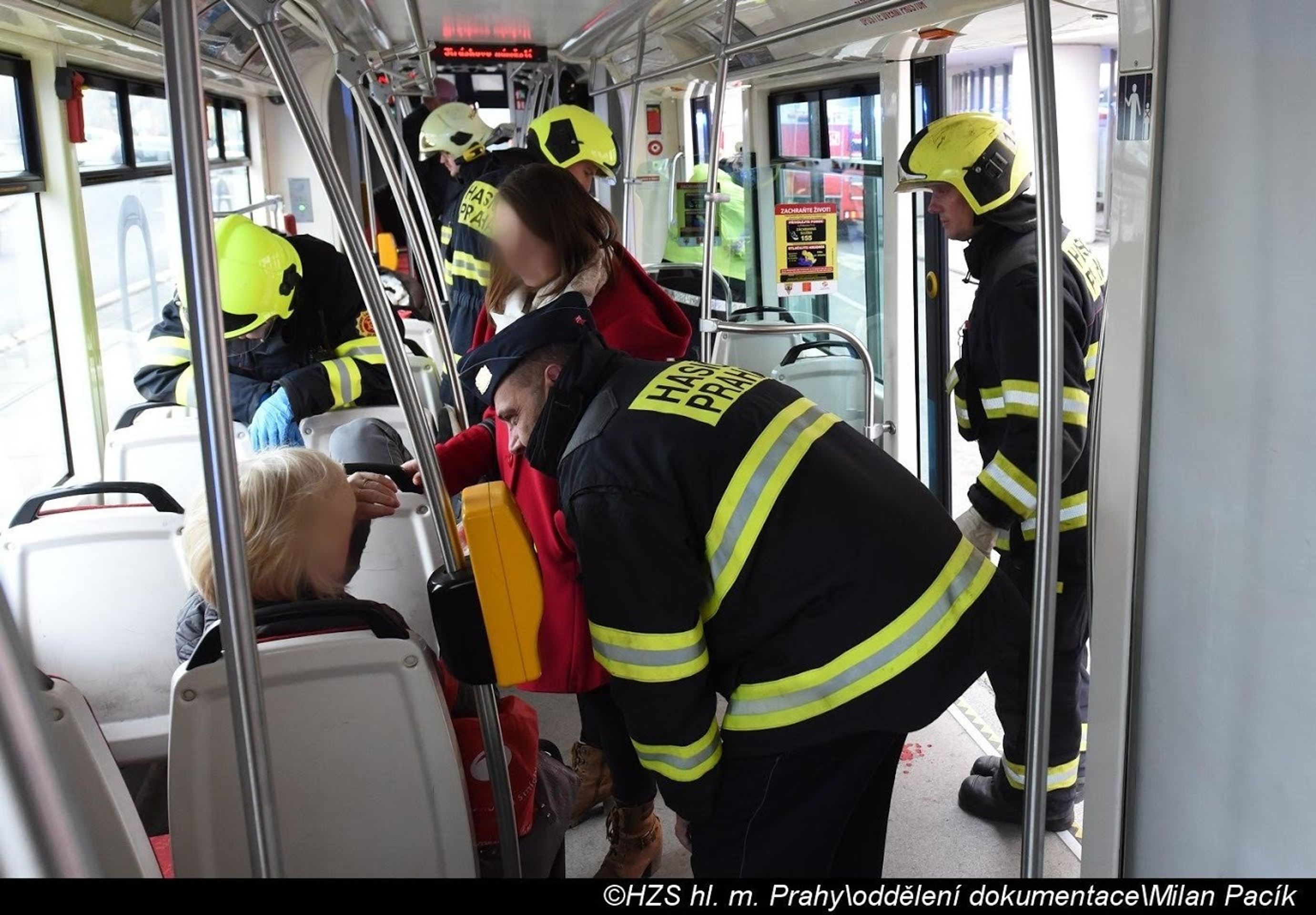 Sražené tramvaje v Praze u Tančícího domu - 1 - GALERIE: Srážka tramvají u Tančícího domu (1/16)