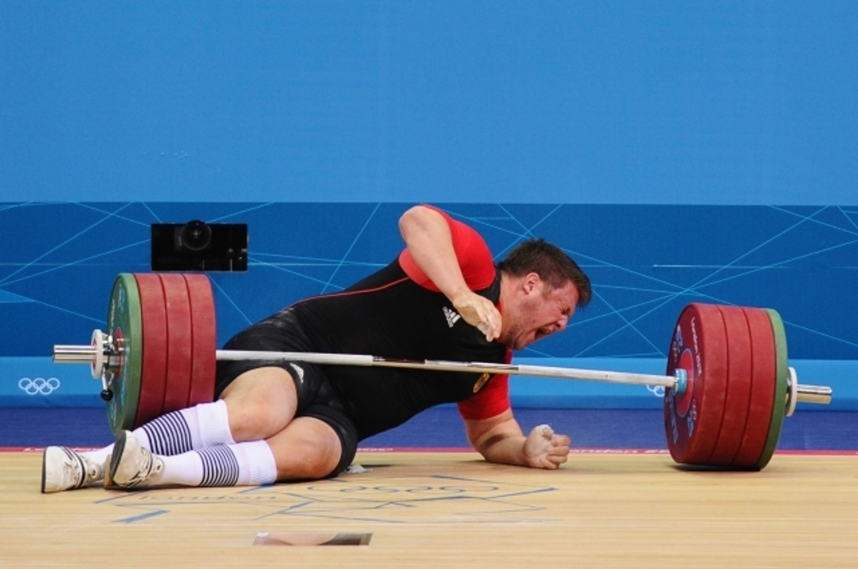 Vzpěrač Matthias Steiner - 3 - GALERIE: Vzpěrač Matthias Steiner pod činkou (7/10)