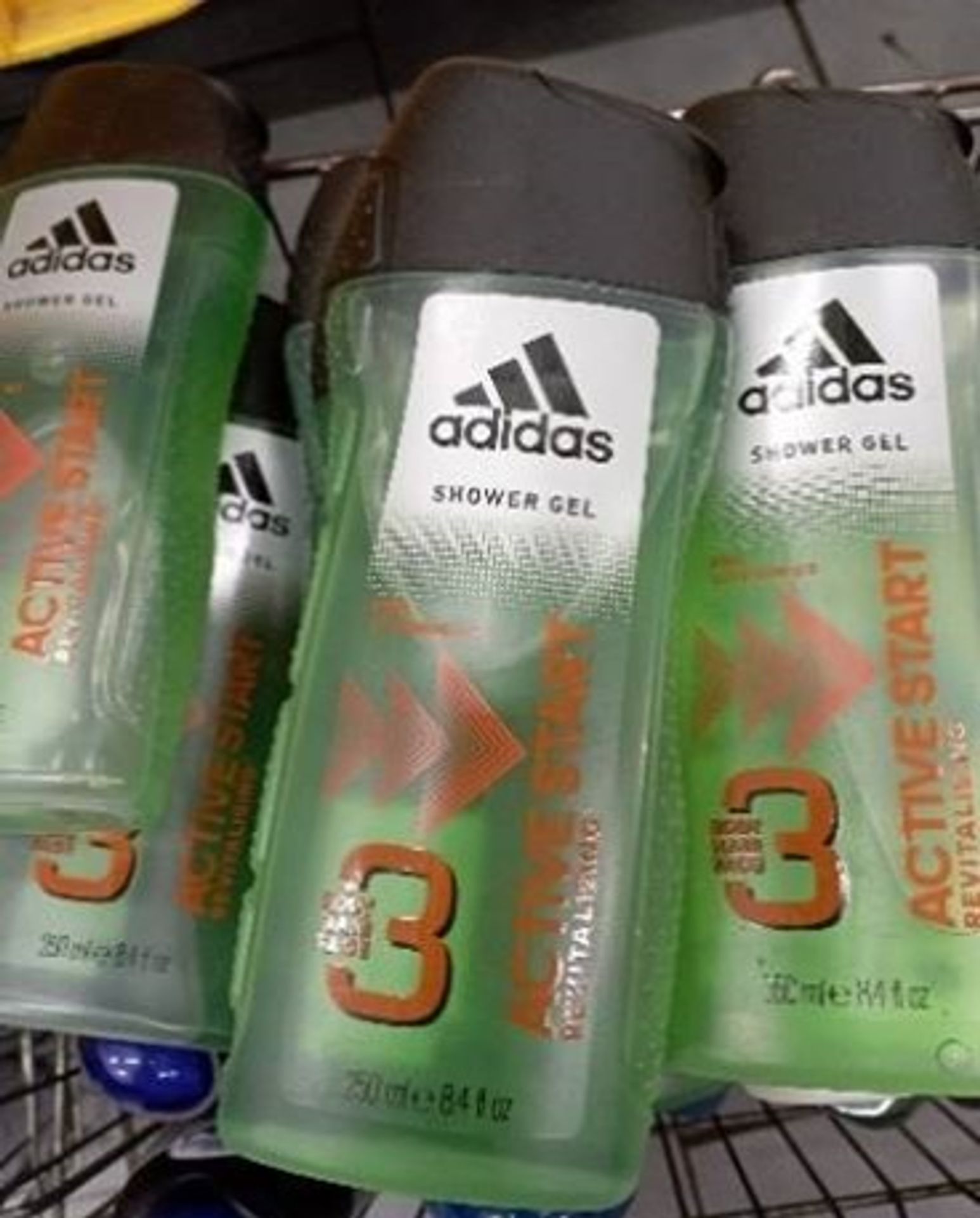 Sprchový gel Adidas SHOWER GEL ACTIVE START REVITALISING - Zdraví závadná kosmetika (2/8)