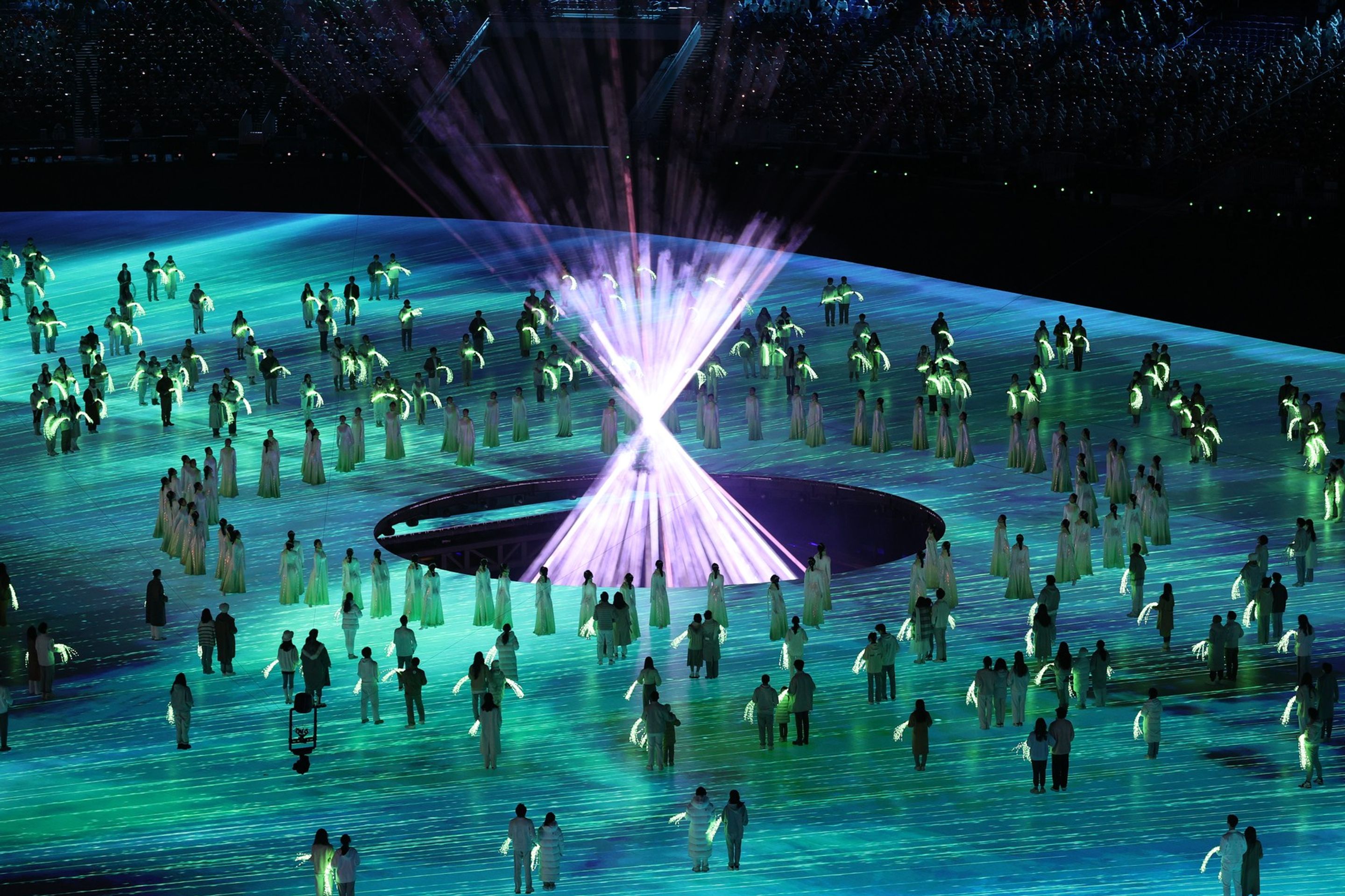 Jedna ze světelných show symbolizovala vrbovou ratolest jako symbol loučení. - Slavnostní zakončení ZOH v Pekingu (4/9)