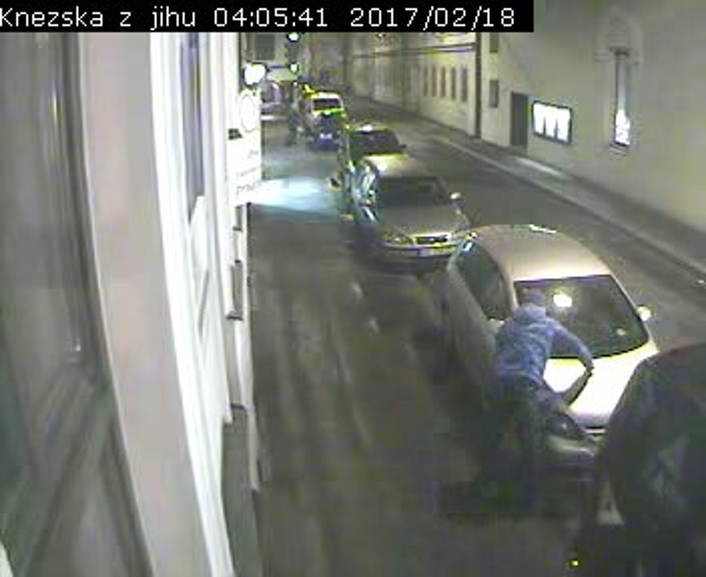 Vandal v Českých Budějovicích - 2 - GALERIE: Řádění vandala v Českých Budějovicích (2/7)