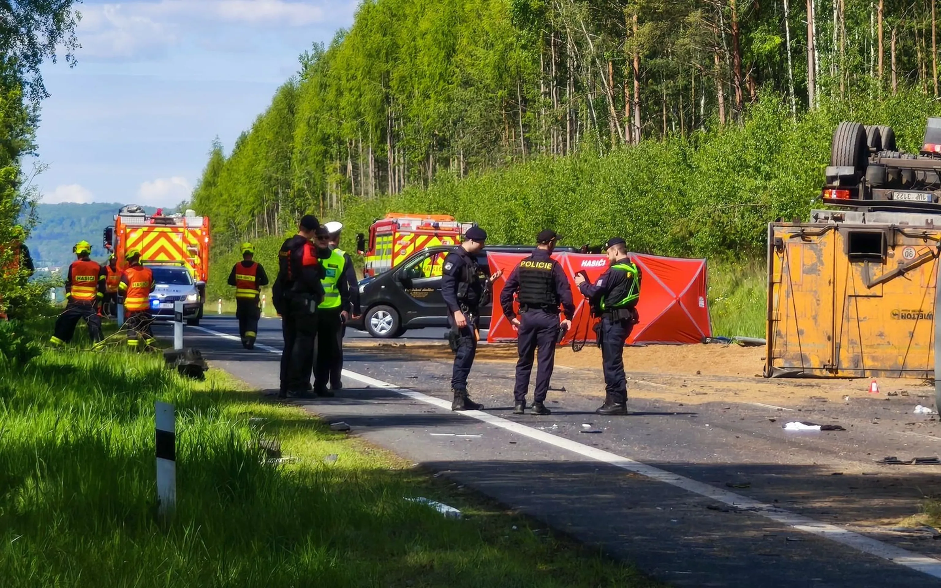 Střet kamionu s vozidlem údržby - Střet kamionu s vozidlem údržby (5/10)