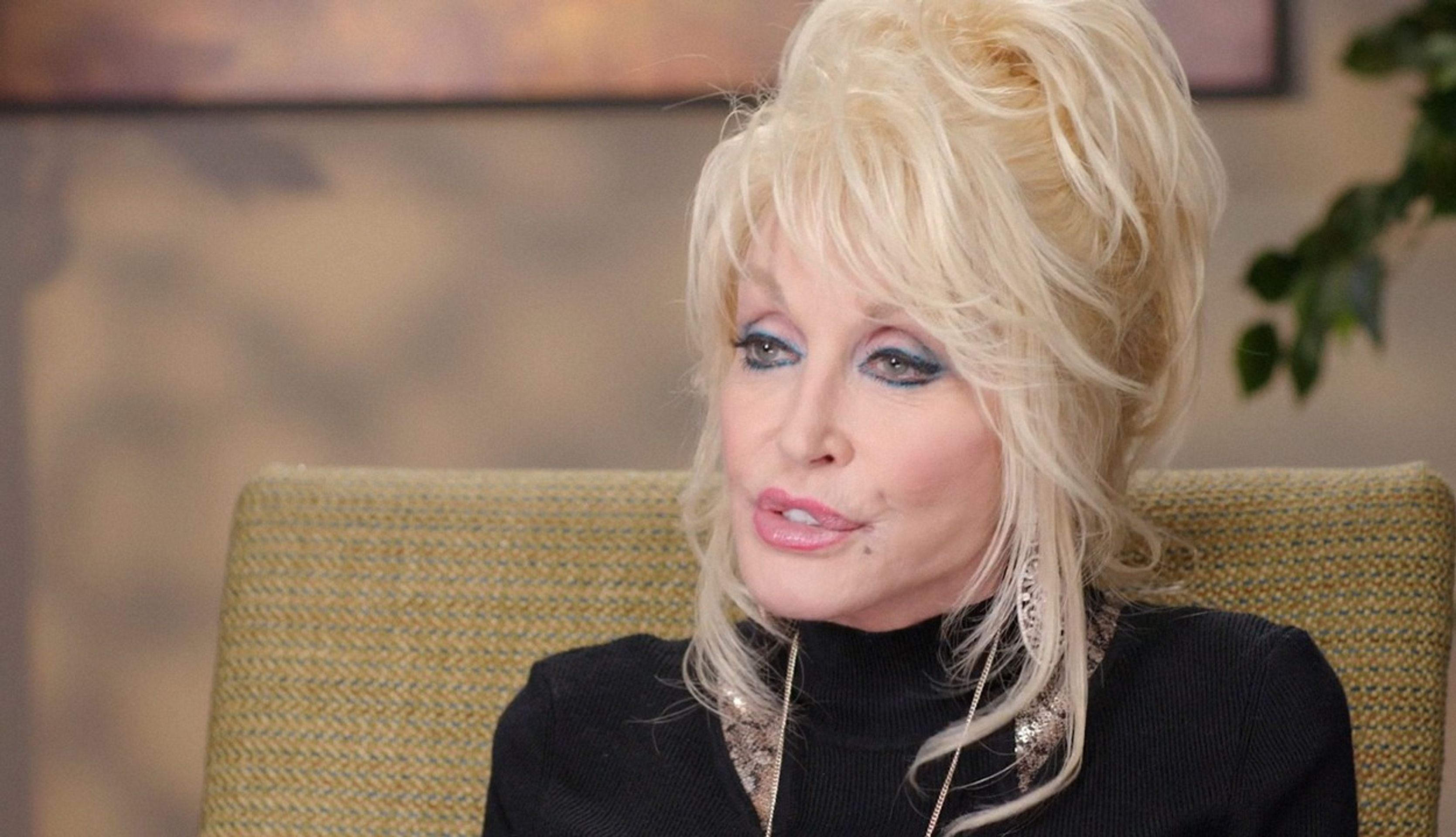 Dolly Parton - GALERIE: Slavní a očkování proti koronaviru (4/10)
