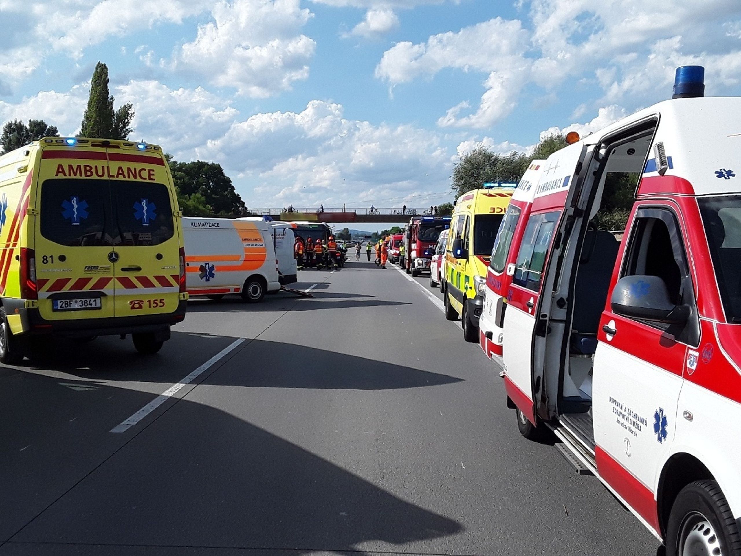 Vážná dopravní nehoda na D2 směr Brno (7) - Vážná dopravní nehoda na D2 směr Brno (9/22)