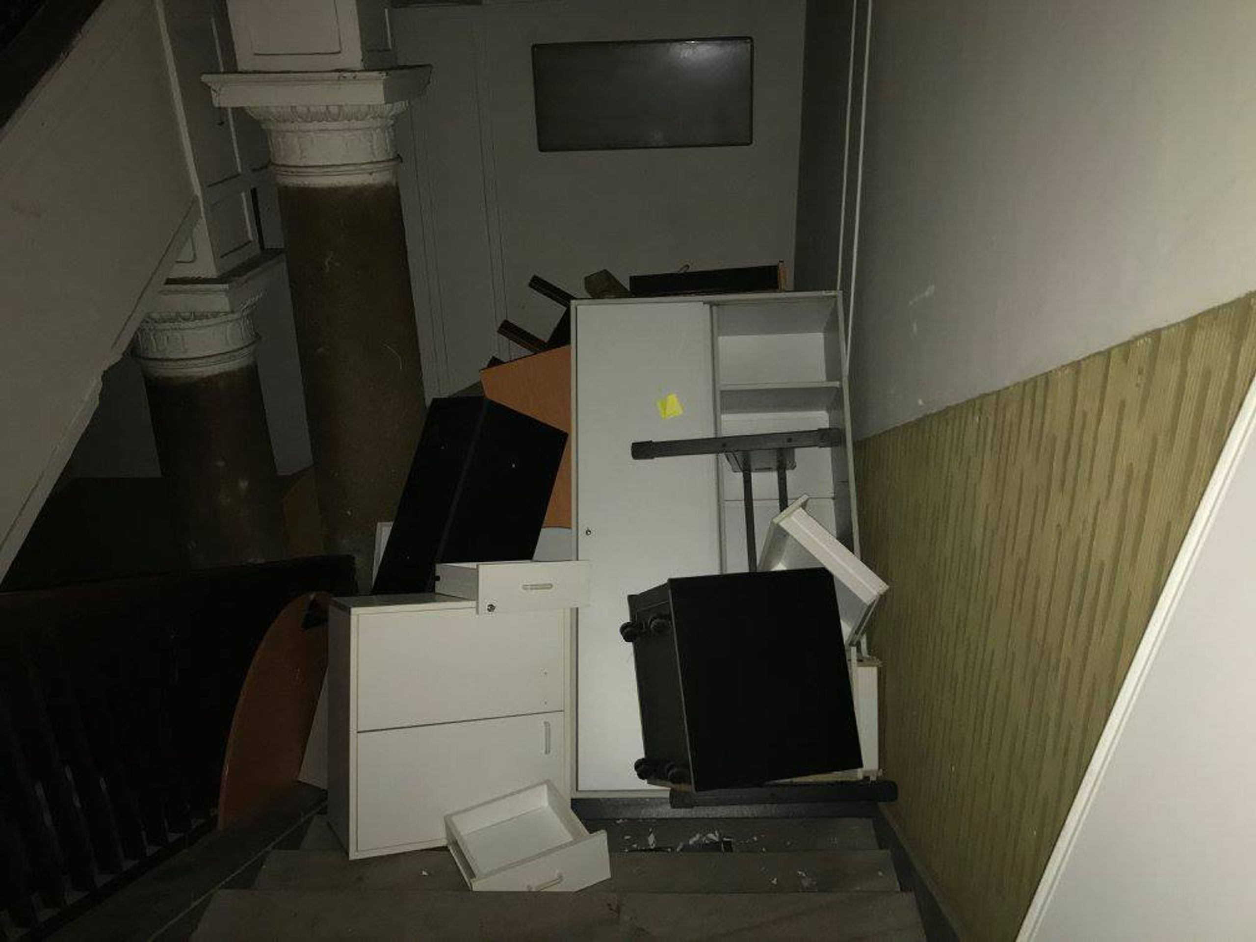 Squatteři zanechali v domech v Praze spoušť - 9 - GALERIE: Squatteři po sobě v domech zanechali spoušť (9/16)