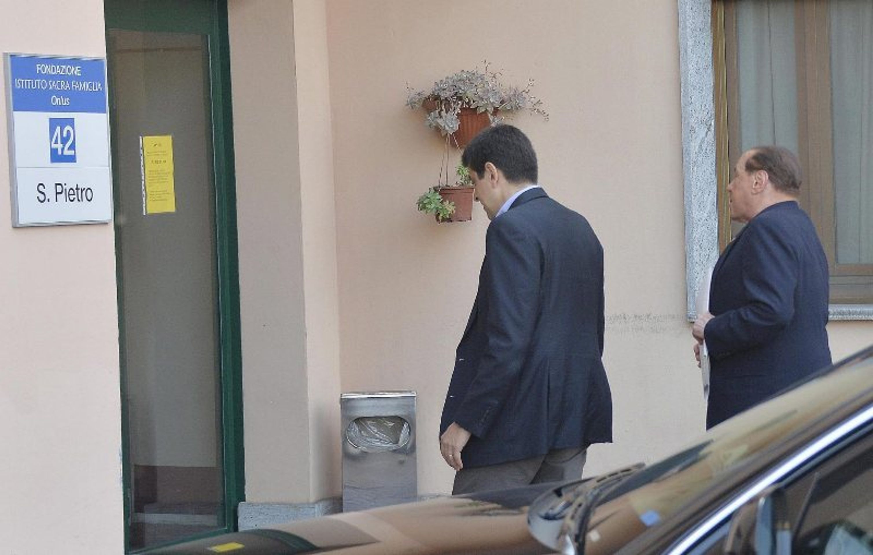 Silvio Berlusconi nastoupil do práce v domově pro seniory - 6 - GALERIE: Silvio Berlusconi (6/8)