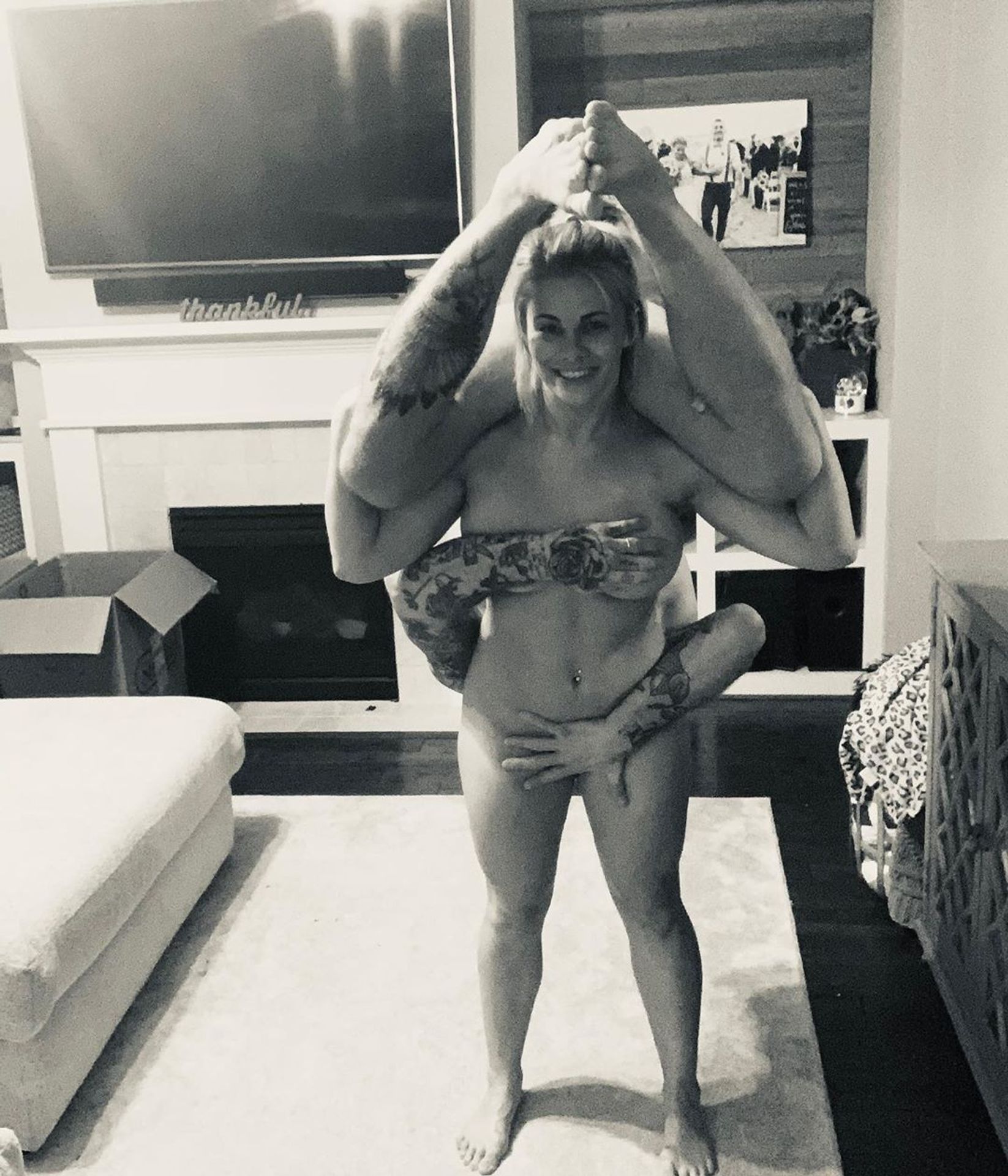Paige VanZant se svým přítelem - GALERIE: UFC zápasnice Paige VanZant pózuje se svým přítelem (6/9)