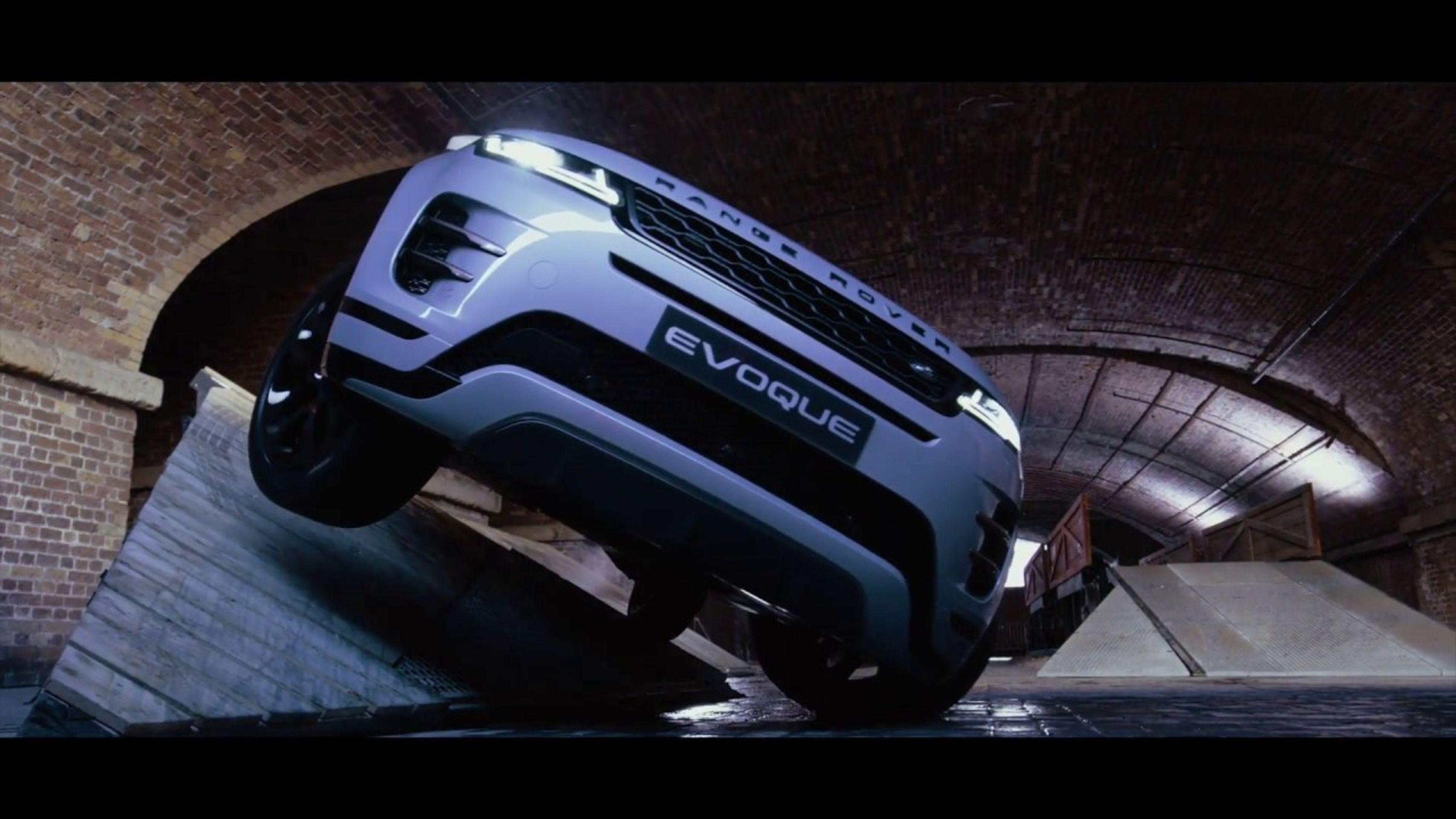 Nový Range Rover Evoque - 22 - Fotogalerie: Range Rover Evoque druhé generace (11/16)