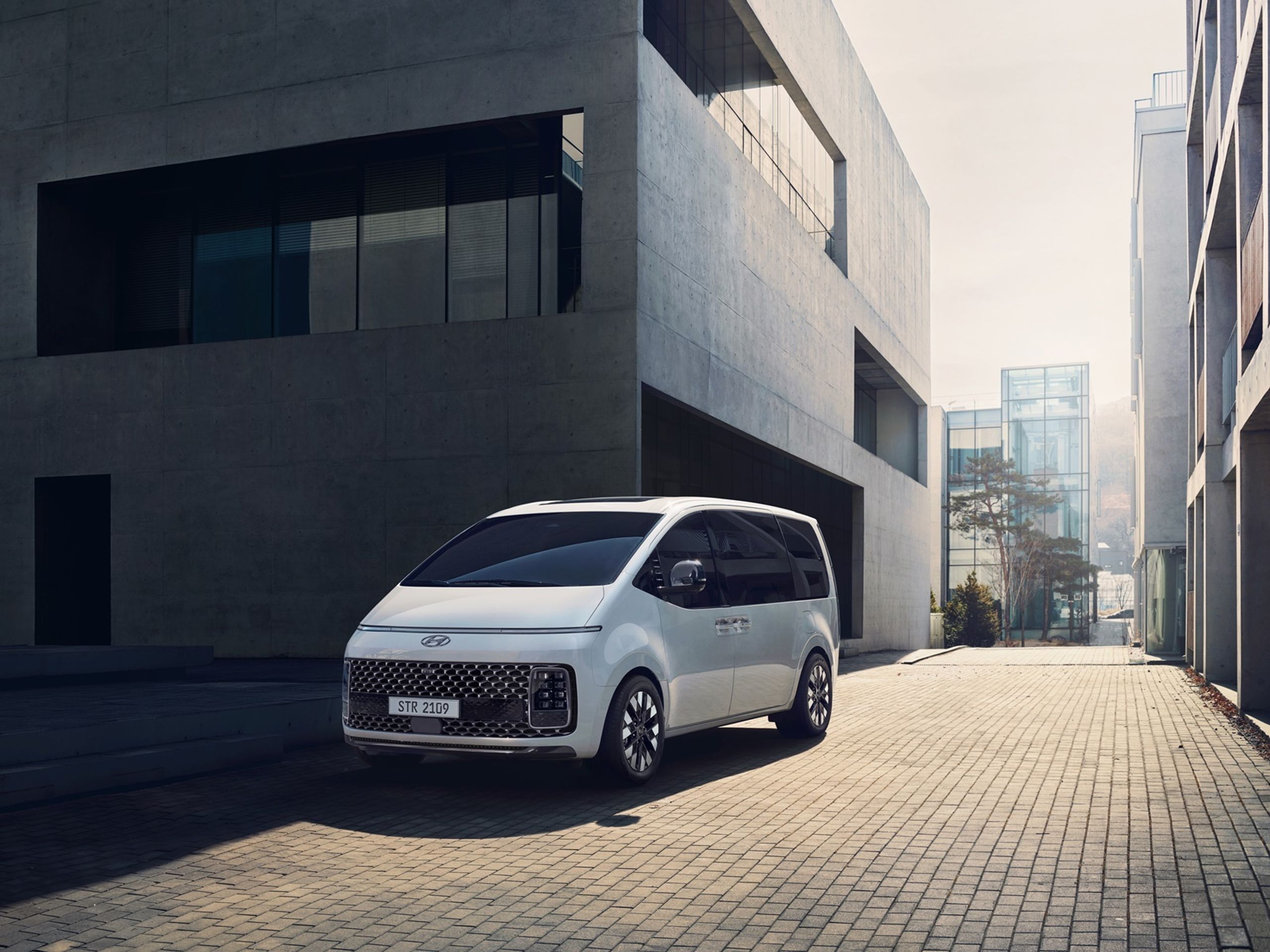 Hyundai Staria - 16 - Fotogalerie: Parádní dodávka s futuristickým vzhledem Hyundai Staria (8/16)