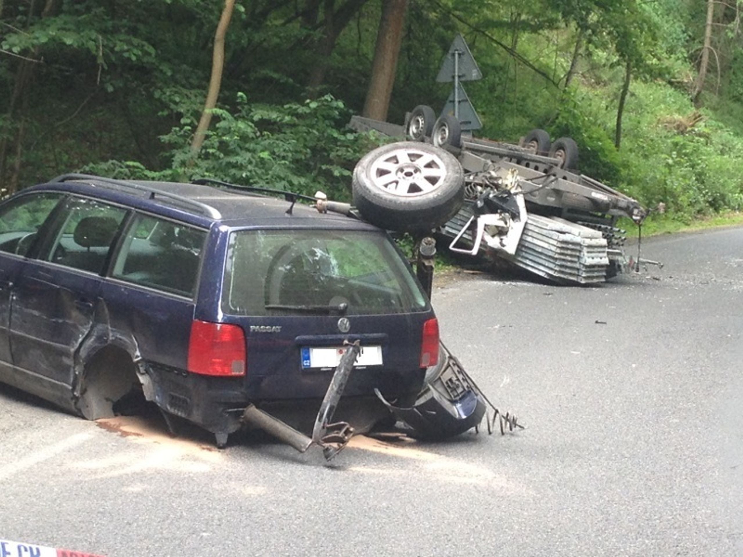 Nehoda tří aut u Štěchovic - 3 - GALERIE: U Štěchovic bourala tři auta (1/3)