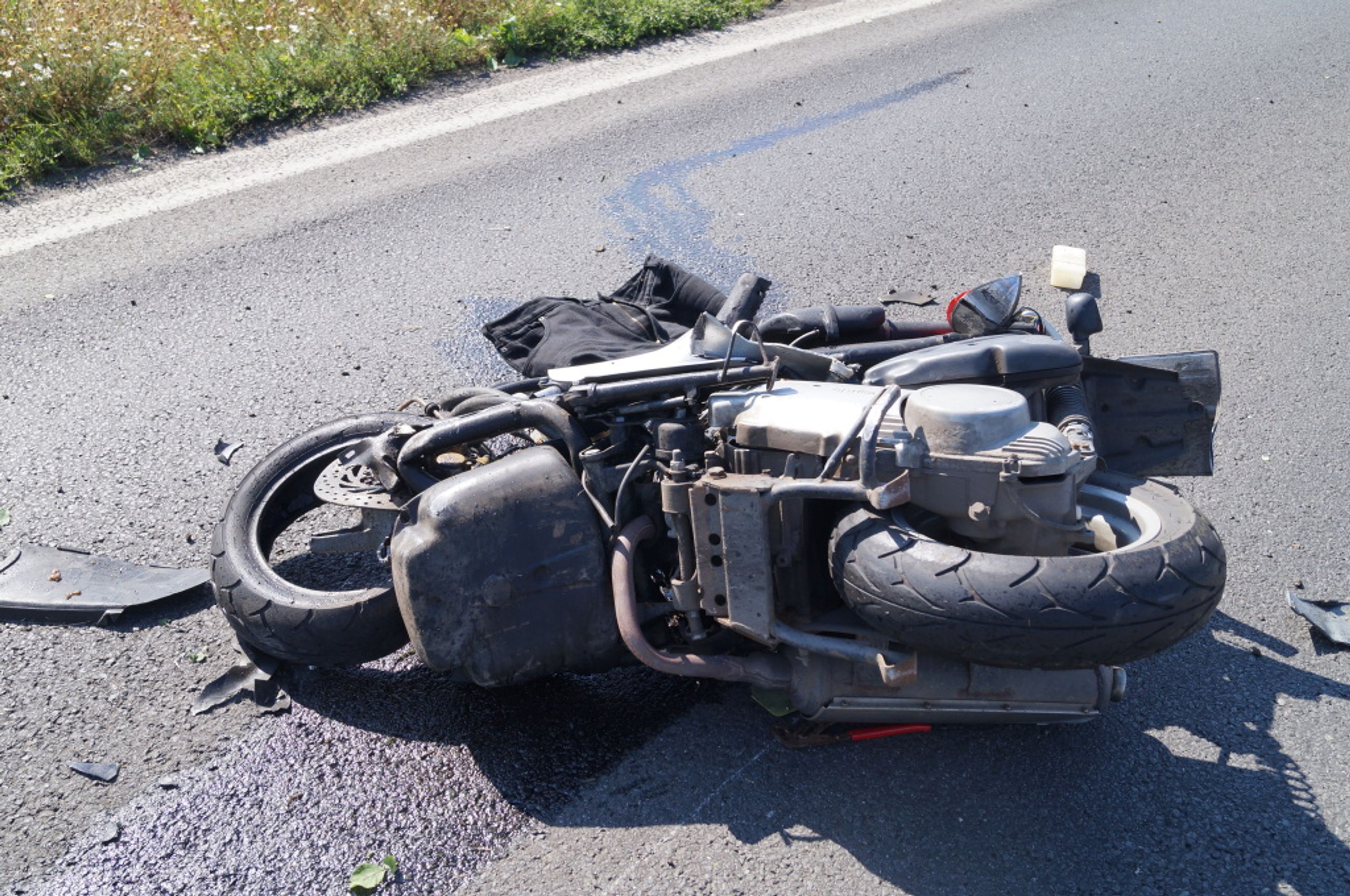 Smrtelná nehoda motorky s kamionem u Hradce Králové - GALERIE: Smrtelná nehoda motorky s kamionem u Hradce Králové (4/4)