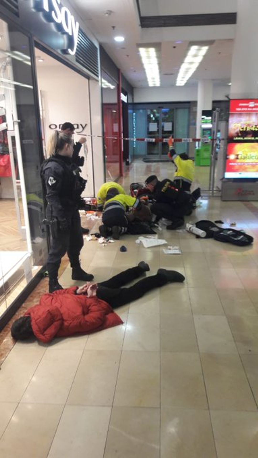 Napadení v obchodním centru v Praze - GALERIE: Napadení v nákupním centru v Praze (6/7)