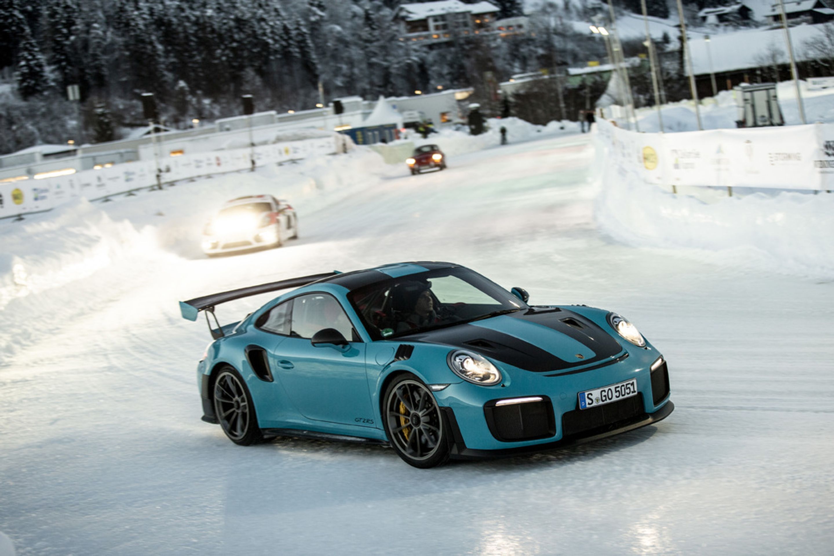 Porsche na GP Ice Race - 15 - Fotogalerie: Spektakulární přílet 911 a další kousky na GP Ice Race (8/11)