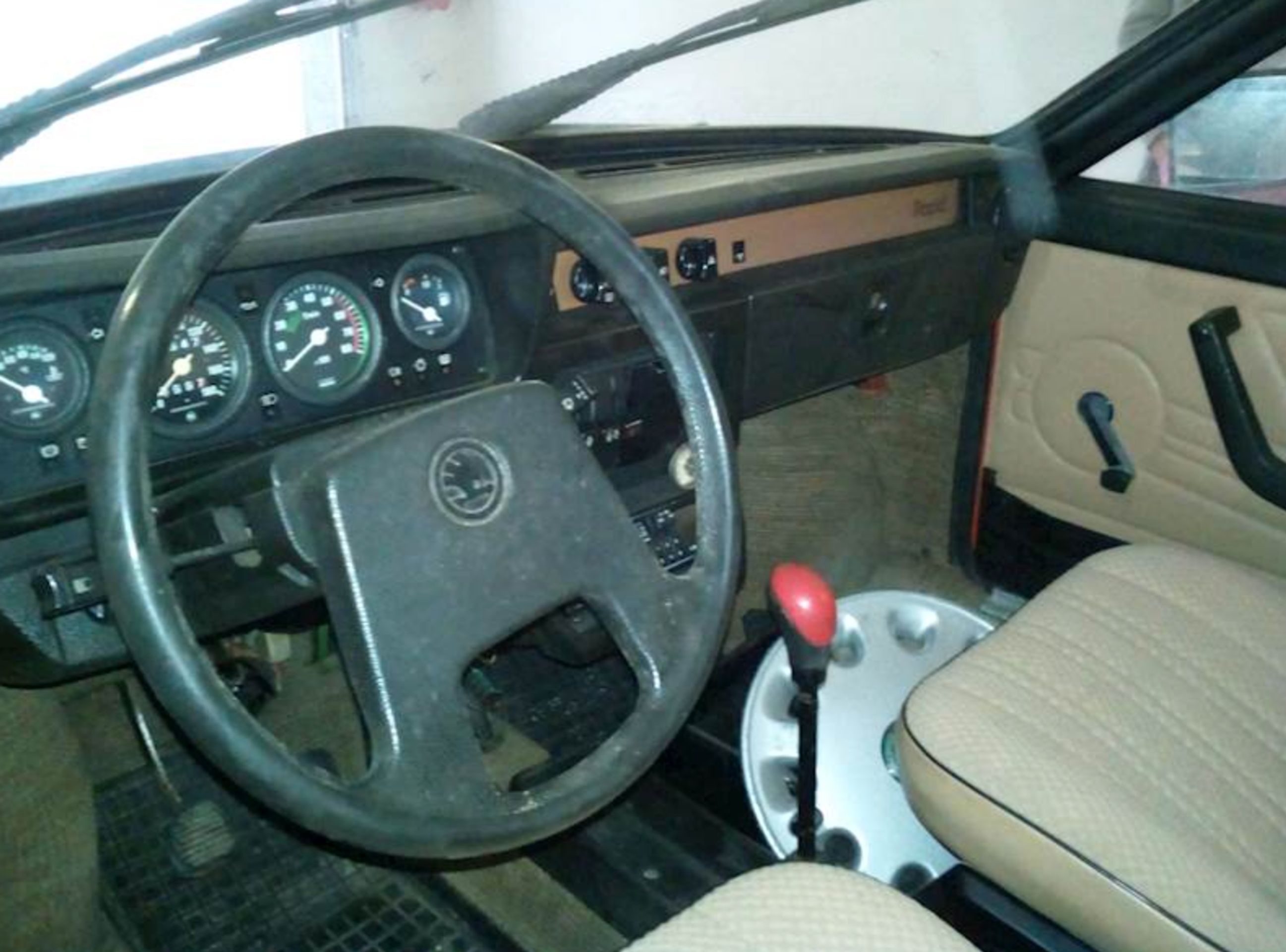 Škoda Rapid 130 z roku 1987 - Fotogalerie: Škoda Rapid z roku 1987 se prodala za 165 tisíc (4/5)