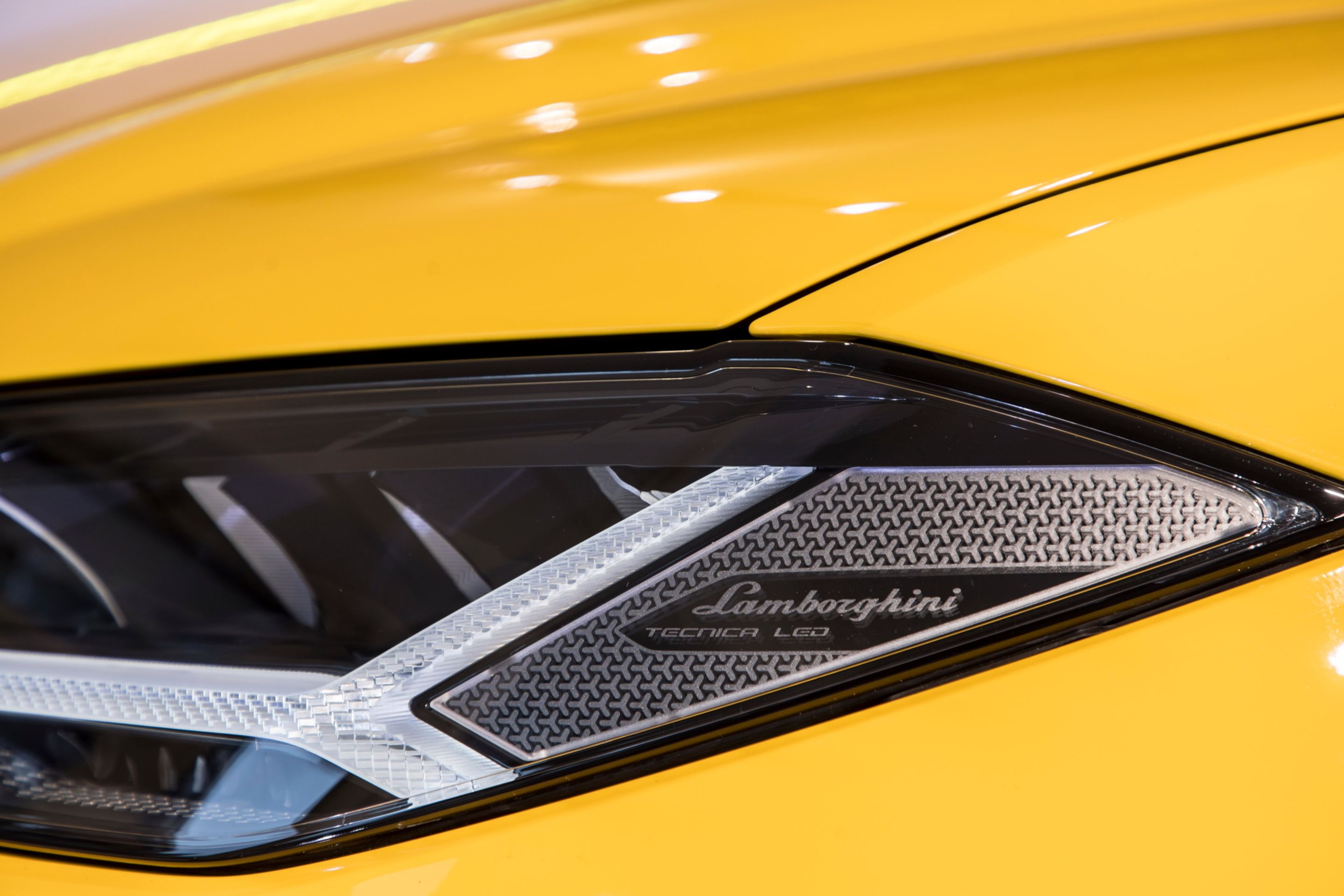 Lamborghini Urus - 29 - Fotogalerie: Nejdrsnější SUV Lamborghini Urus (15/30)