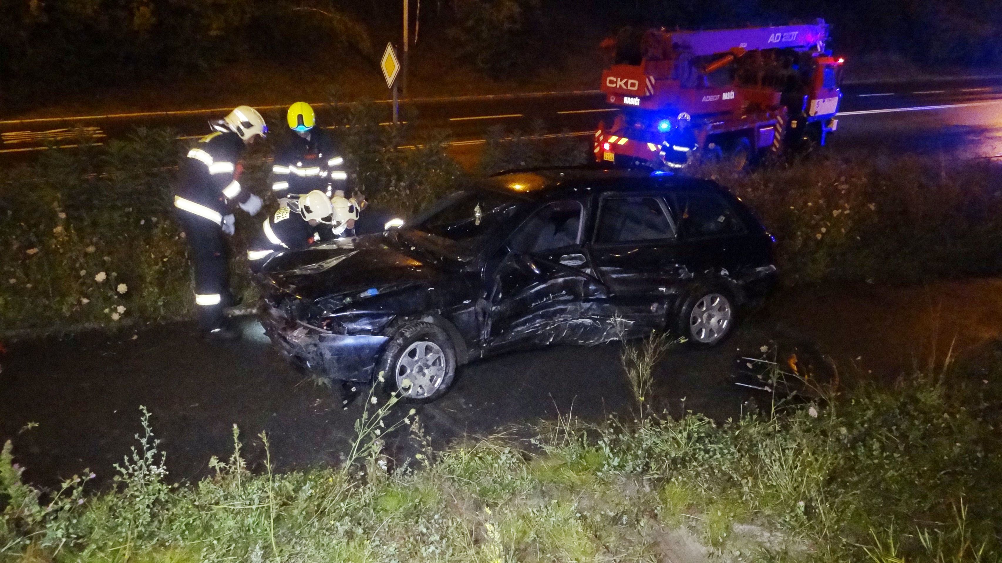 Auto po smyku prorazilo svodidla a zřítilo se ze srázu - GALERIE: Nehoda na pražské Jižní spojce (5/5)