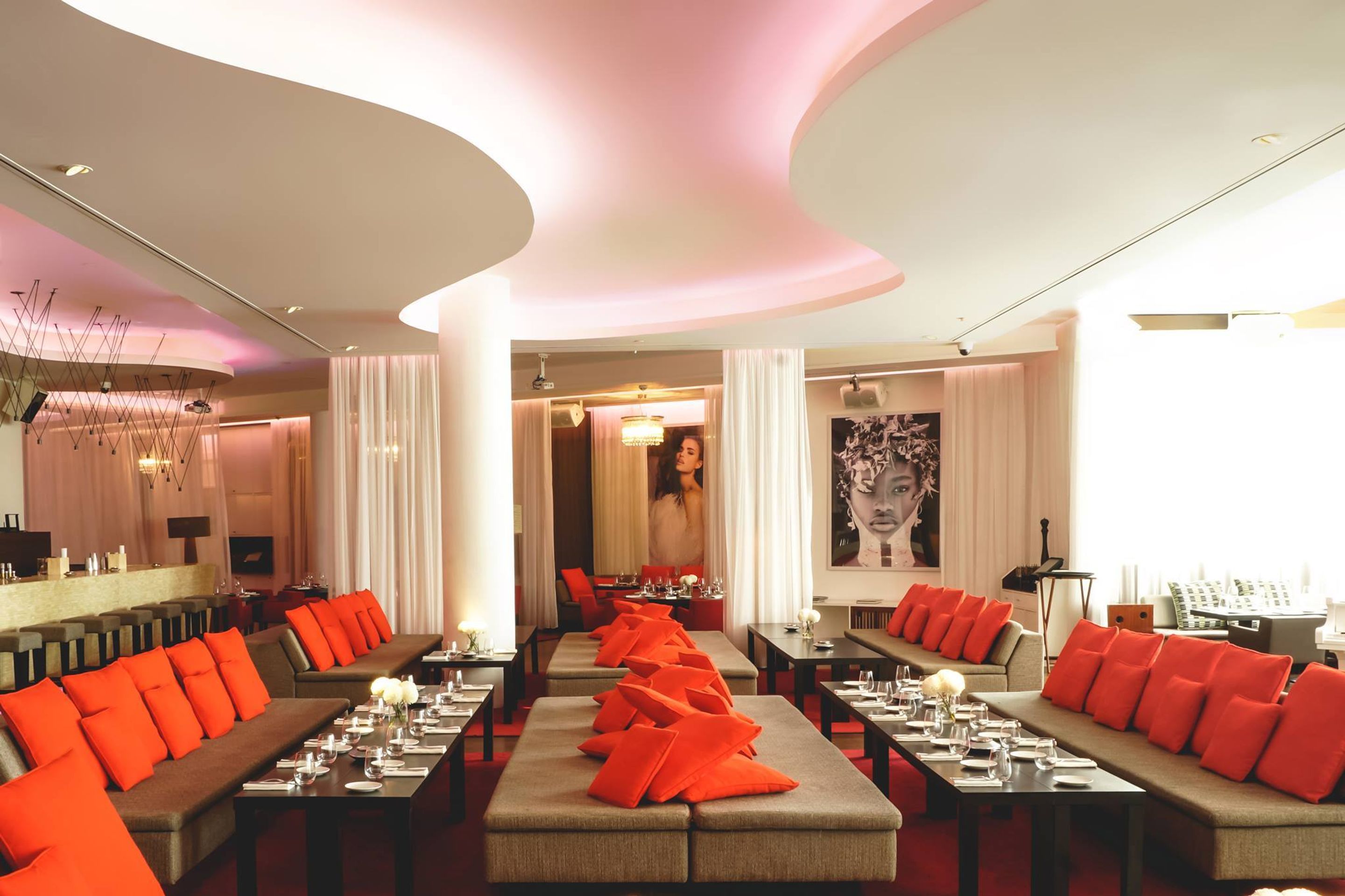 Design a umění v Dubaji - La Cantine Du Faubourg - GALERIE: Design a umění v Dubaji (8/17)
