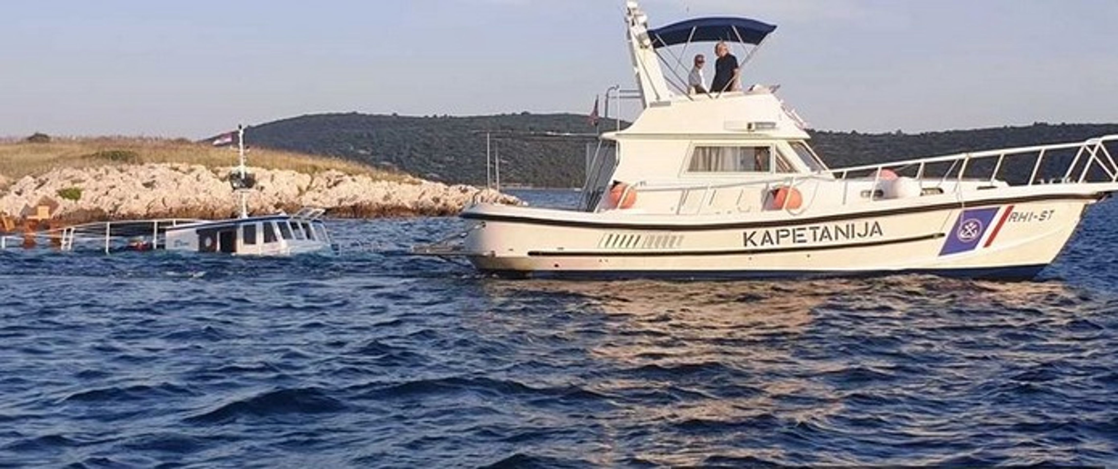 Nehoda výletní lodi - 1 - GALERIE: V Chorvatsku se potopila výletní loď! (5/5)