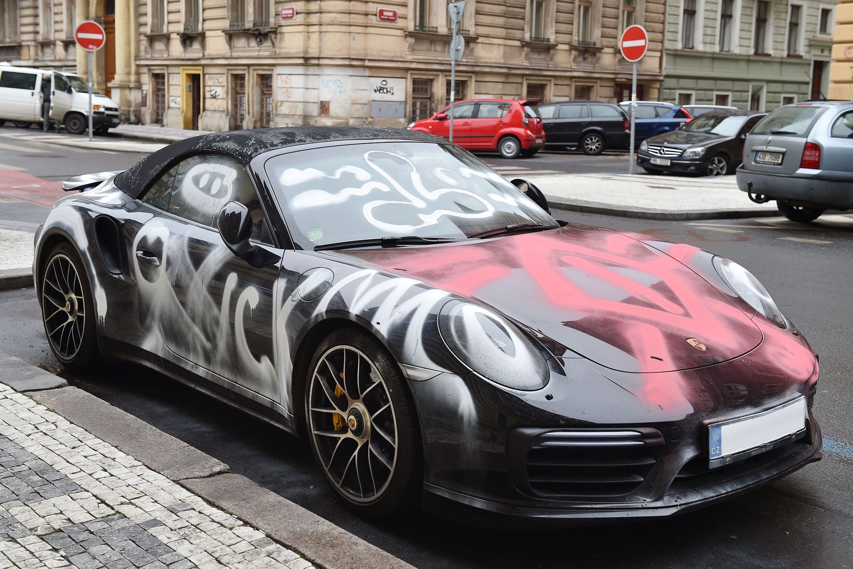 Posprejované Porsche - 1 - GALERIE: Posprejované Porsche (2/9)
