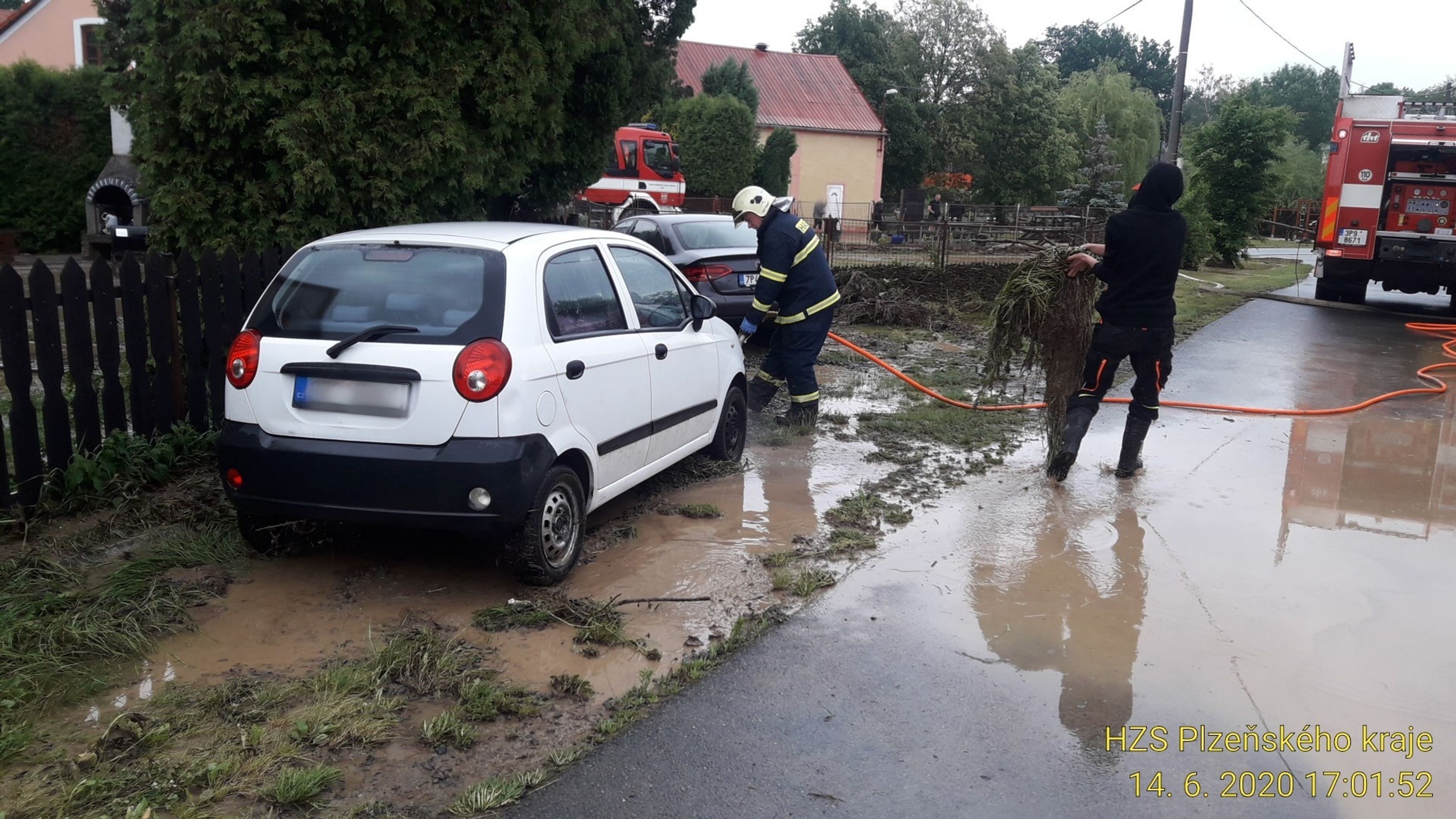Odstraňování následků bouřek a přívalových dešťů v Plzeňském kraji - 8 - GALERIE: Následky bouřek a bleskových povodní očima hasičů (7/14)