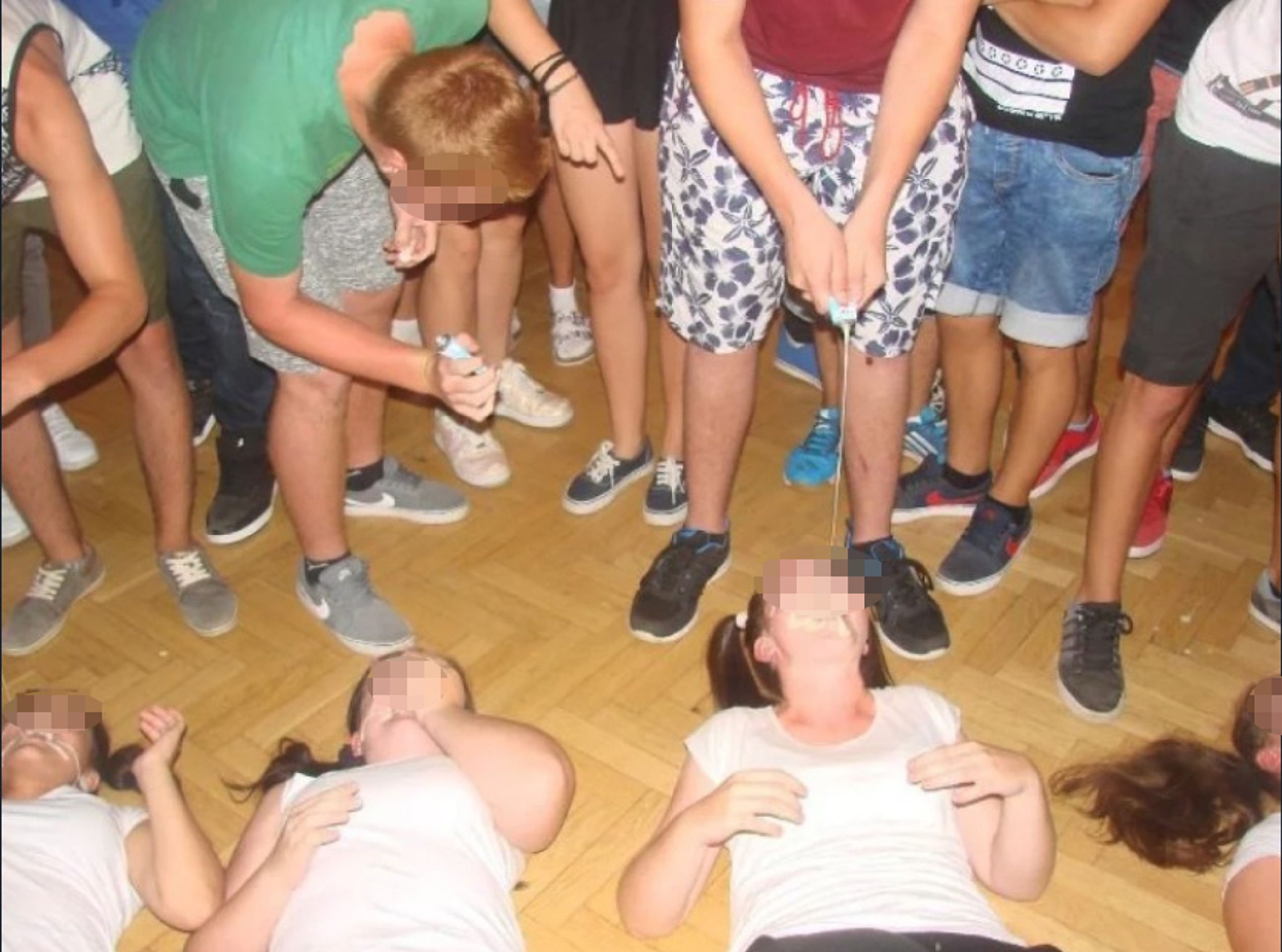 Zvláštní praktiky na internátě Košicích - 2 - GALERIE: Zvrhlé imatrikulace (4/4)