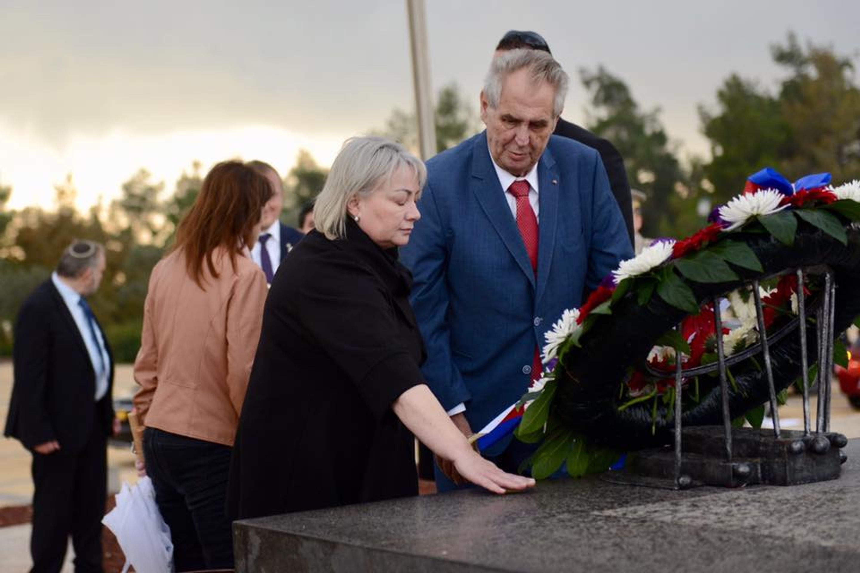 Miloš Zeman v Izraeli - GALERIE: Prezident Zeman přistál v Izraeli. Uctil památku novináře Herzla (1/4)