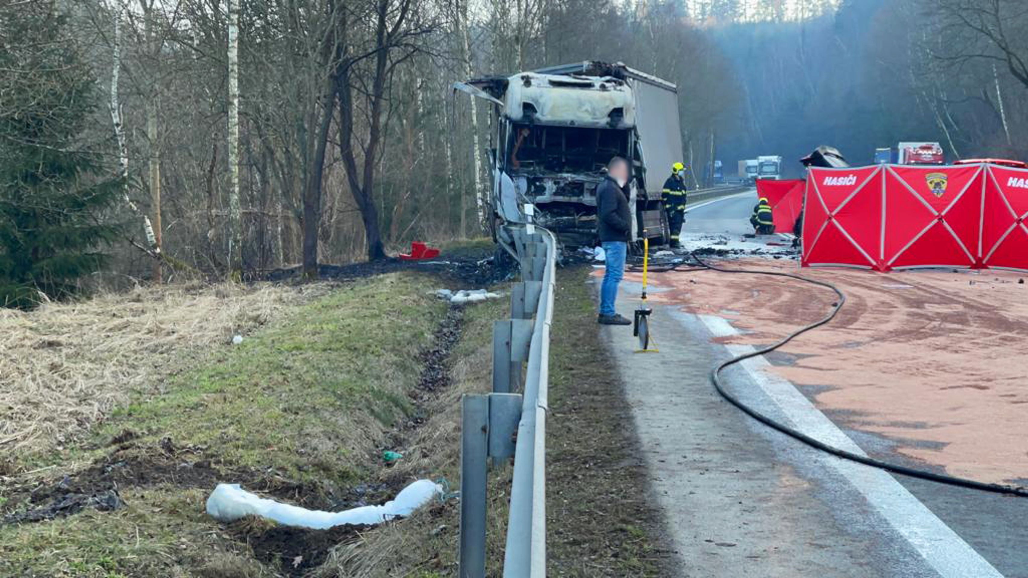 Dopravní nehoda nákladního a osobního vozidla za Voticemi - 7 - GALERIE: Dopravní nehoda nákladního a osobního vozidla za Voticemi (7/10)