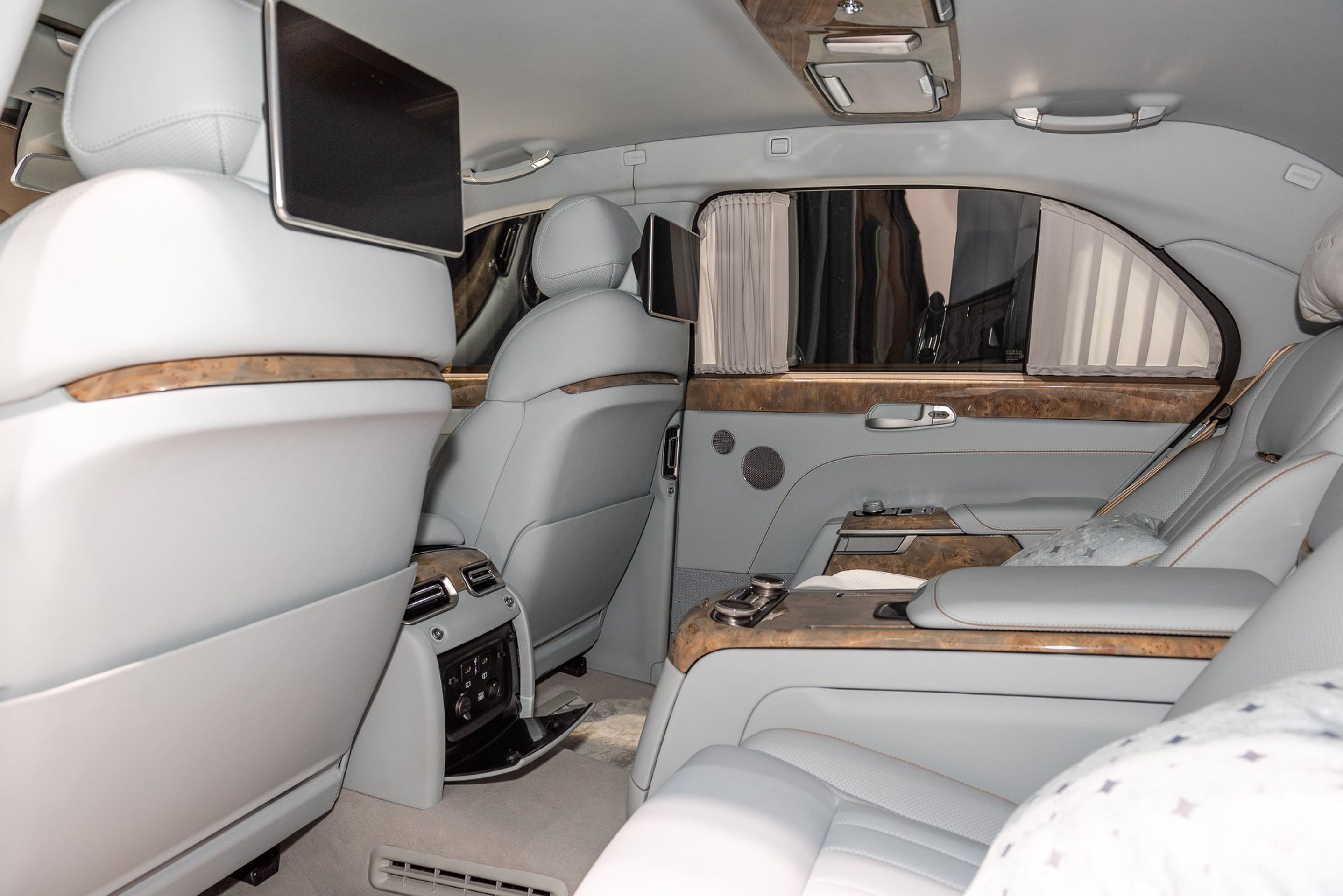 Ruský luxus - limuzína a sedan Aurus - 31 - Fotogalerie: Luxusní ruská monstra Aurus (16/27)