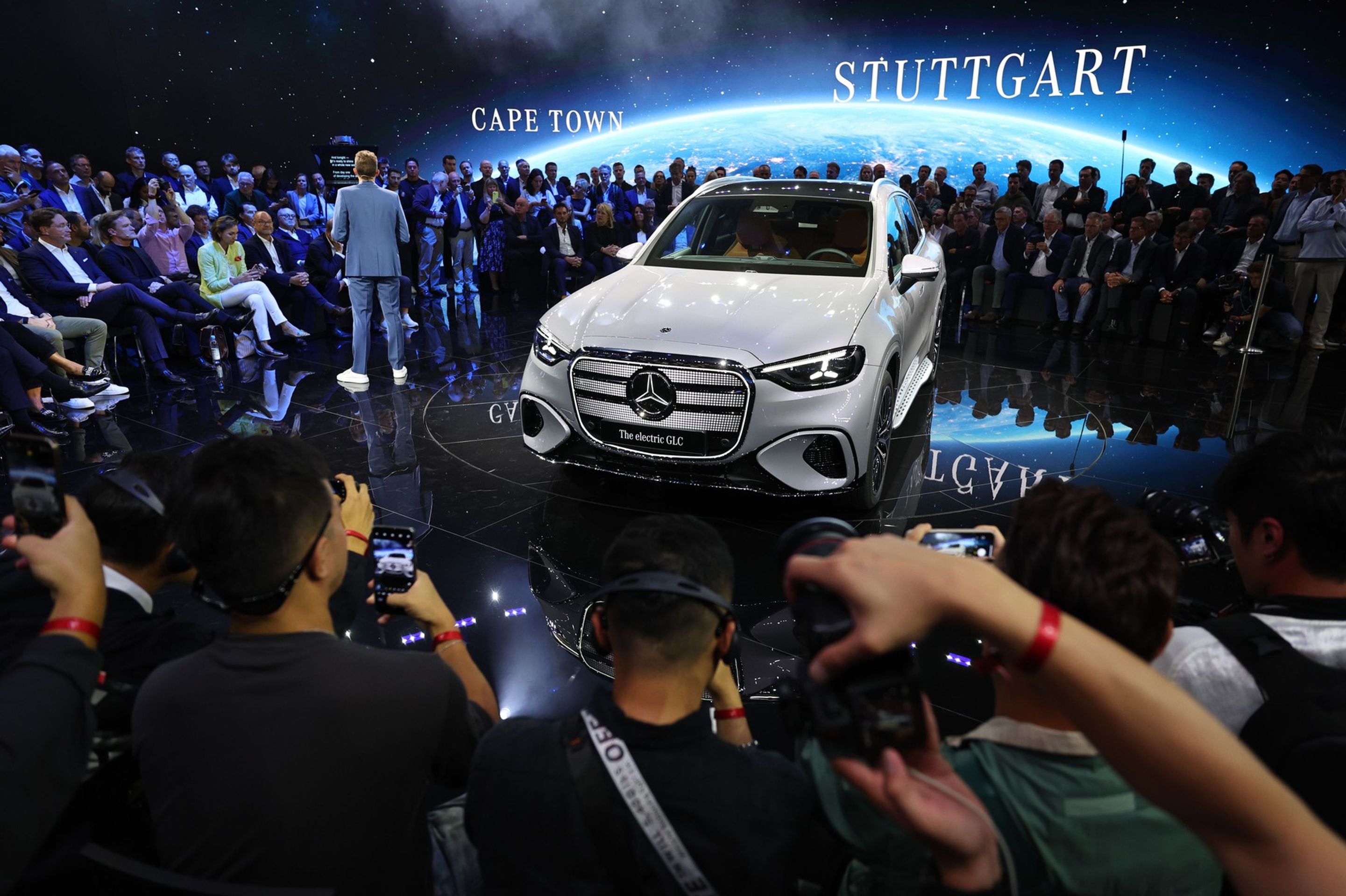 Mercedes-Benz představil novou éru elektrické mobility: ve světové premiéře předvedl elektrické GLC a ukázal také CLA Shooting Brake i koncept AMG GT XX - Autosalon v Mnichově ukazuje budoucnost automobilového průmyslu (27/37)
