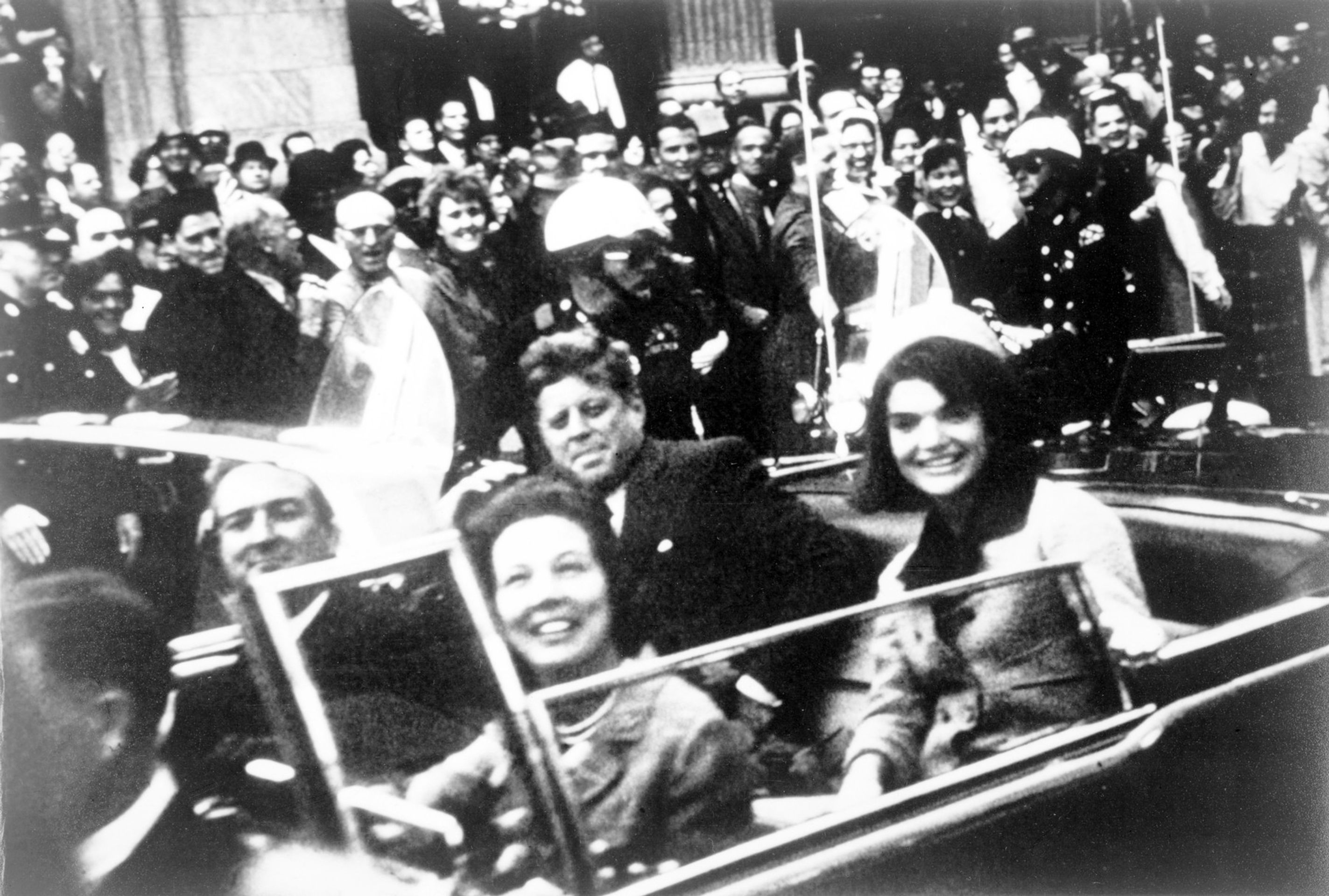 Atentát na J. F. Kennedyho v Dallasu, 22. 11. 1963 (4) - Atentát na J. F. Kennedyho (1/5)