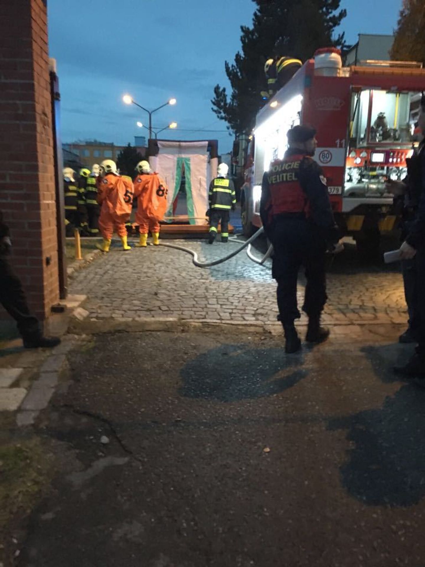 Únik chlóru v Komořanské ulici - 4 - GALERIE: Únik chlóru v Komořanské ulici (4/6)