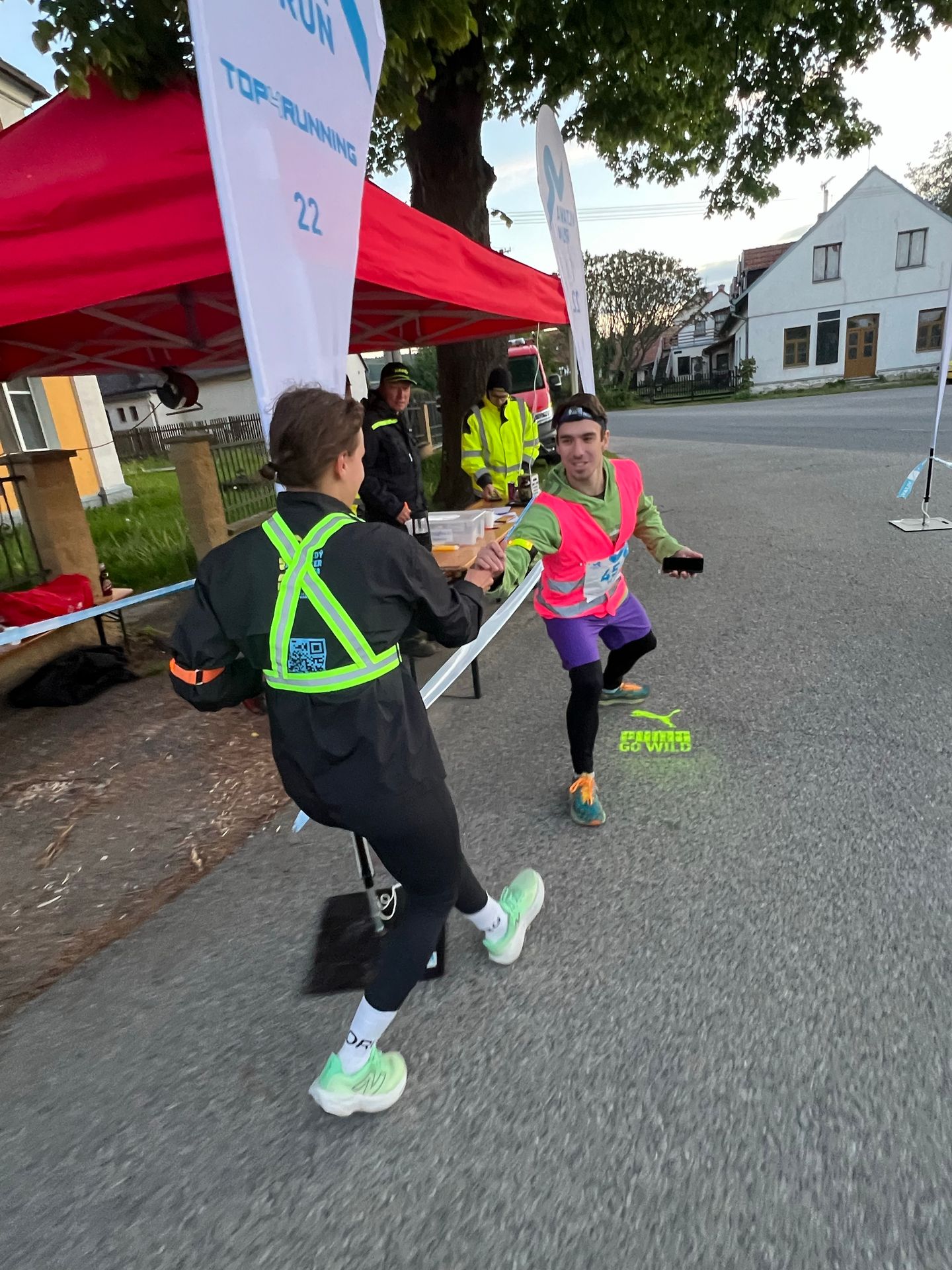 Předávka štafety týmu Markíza & Nova Runners - Tým Markíza a Nova Runners se zúčastnil oblíbeného závodu The Run (4/12)