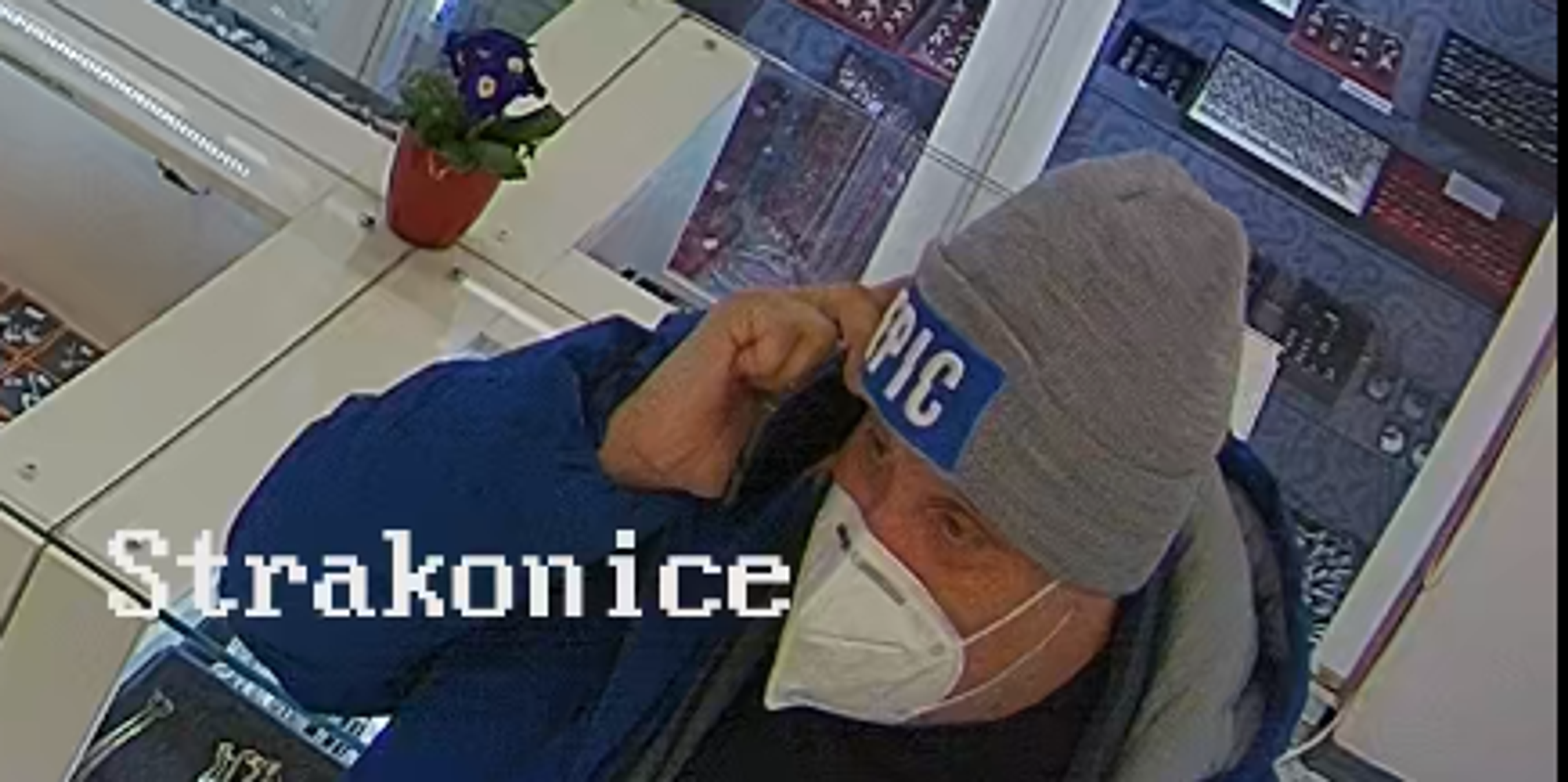 Krádež ve zlatnictví v obchodním domě Prior ve Strakonicích (4) - Krádež ve zlatnictví (2/4)