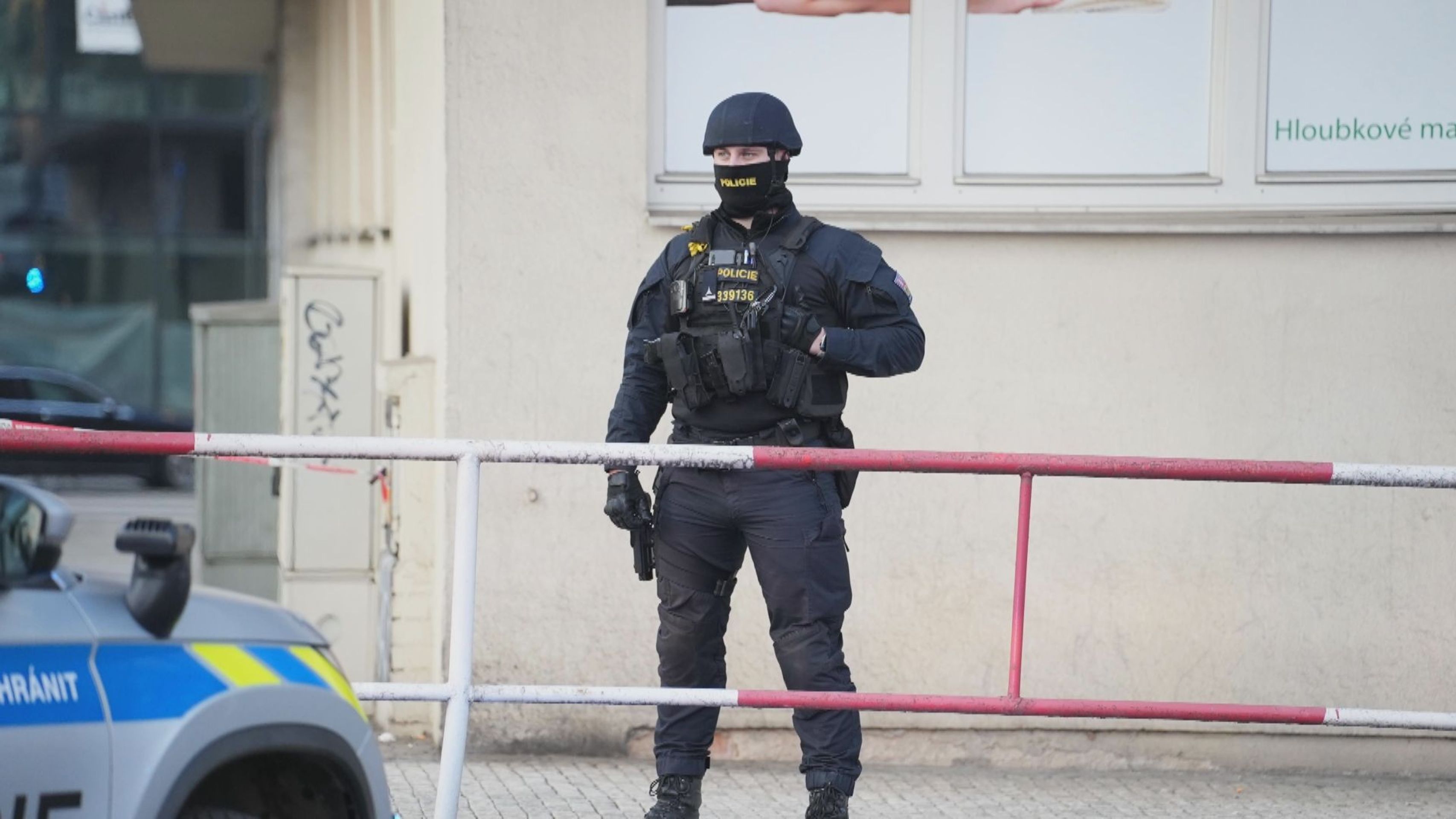 Policie zasahuje v hotelu na pražském Smíchově - Policie zasahuje v hotelu na pražském Smíchově (7/7)